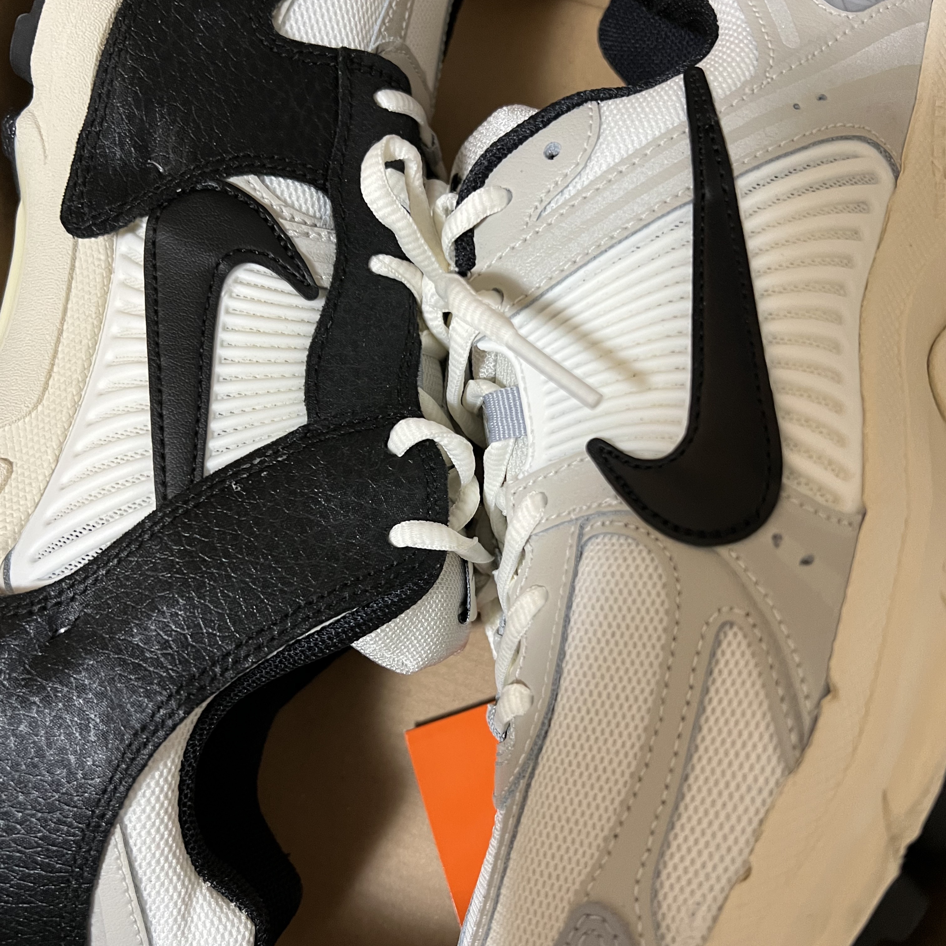 (W) Nike Zoom Vomero 5 Wolf Grey and Black 착용 스타일 - 2