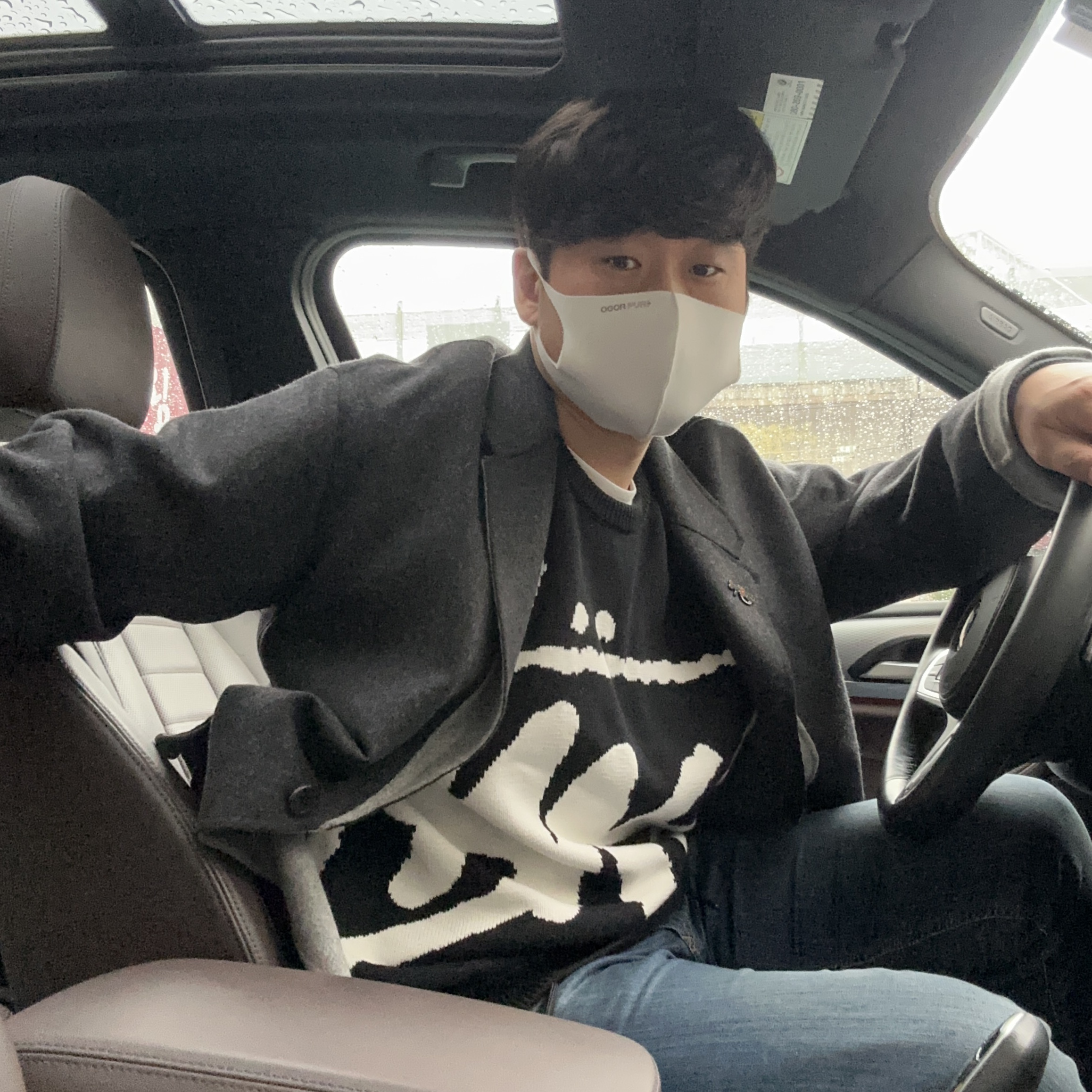 Stussy Stock Sweater Black 착용 스타일