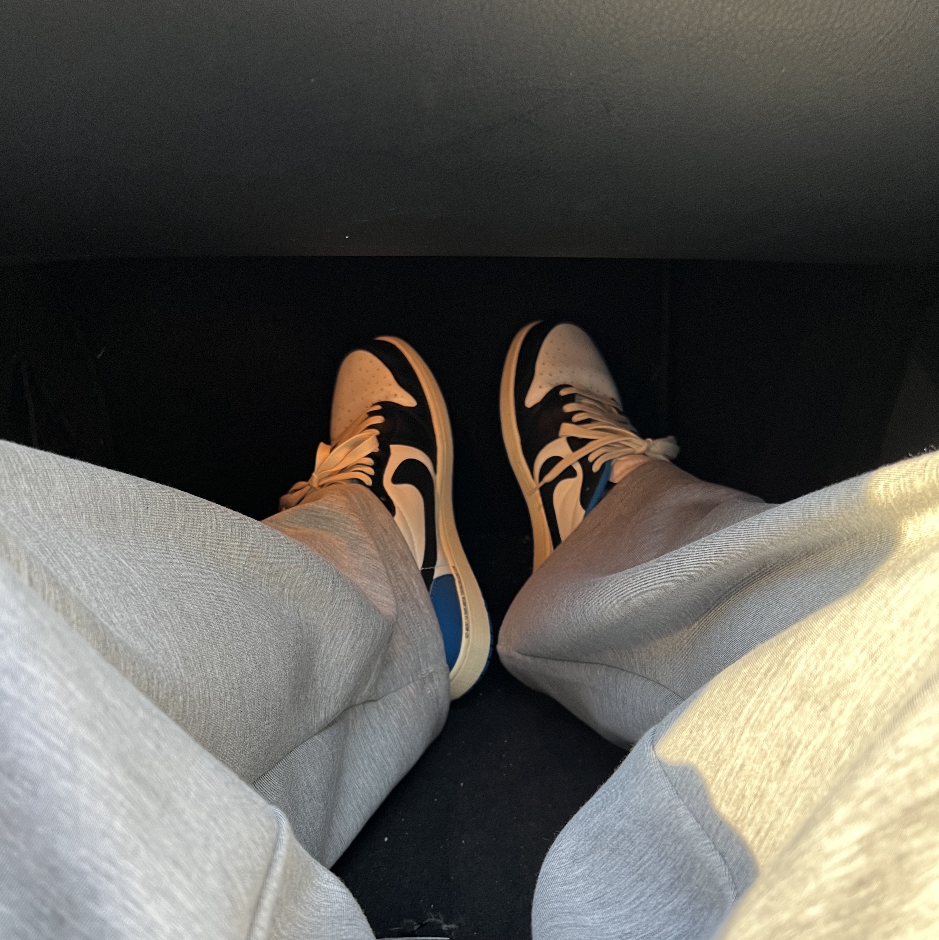 Jordan 1 x Travis Scott x Fragment Retro Low OG SP Military Blue 착용 스타일