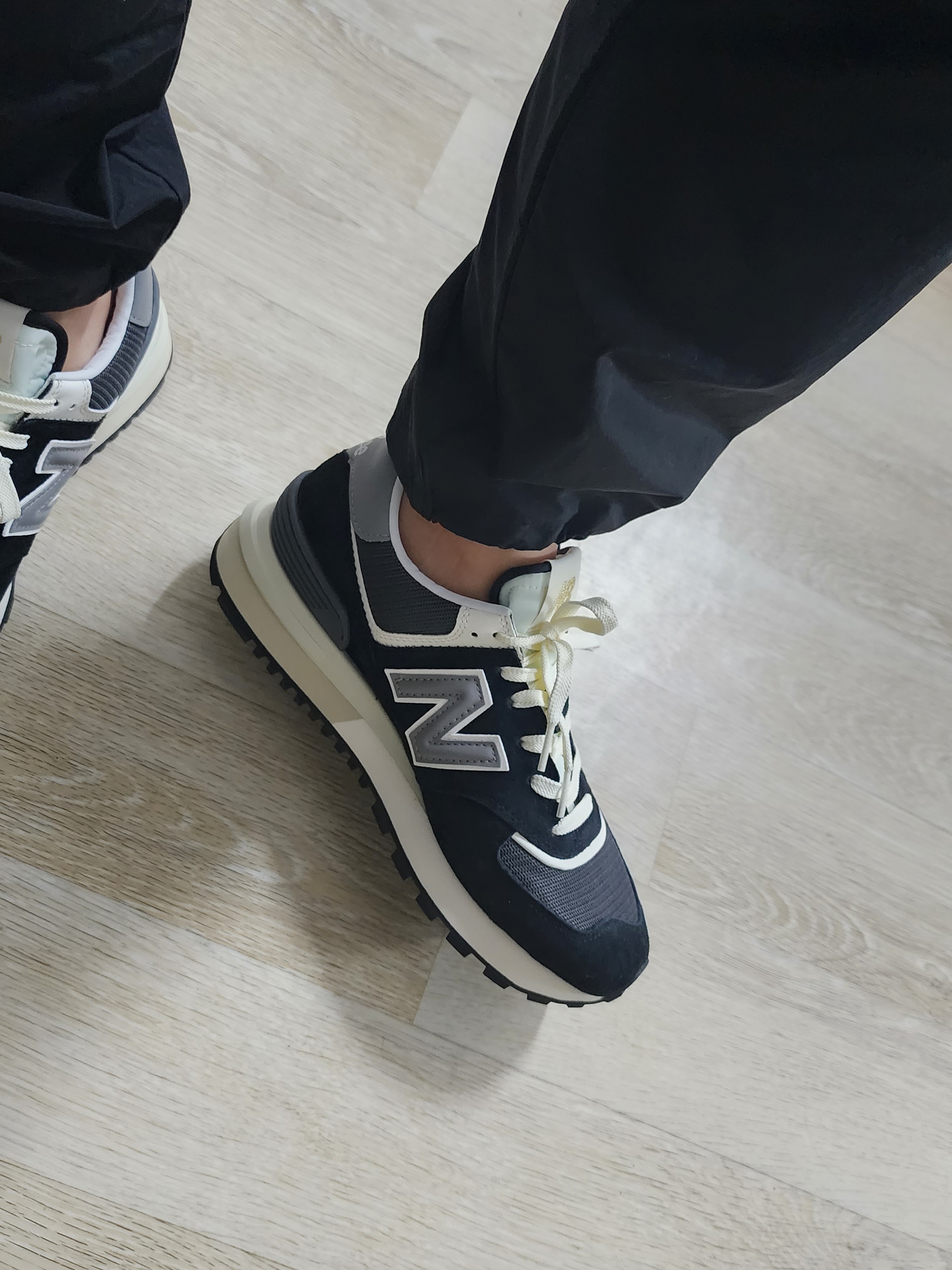 New Balance 574 Legacy Black 착용 스타일