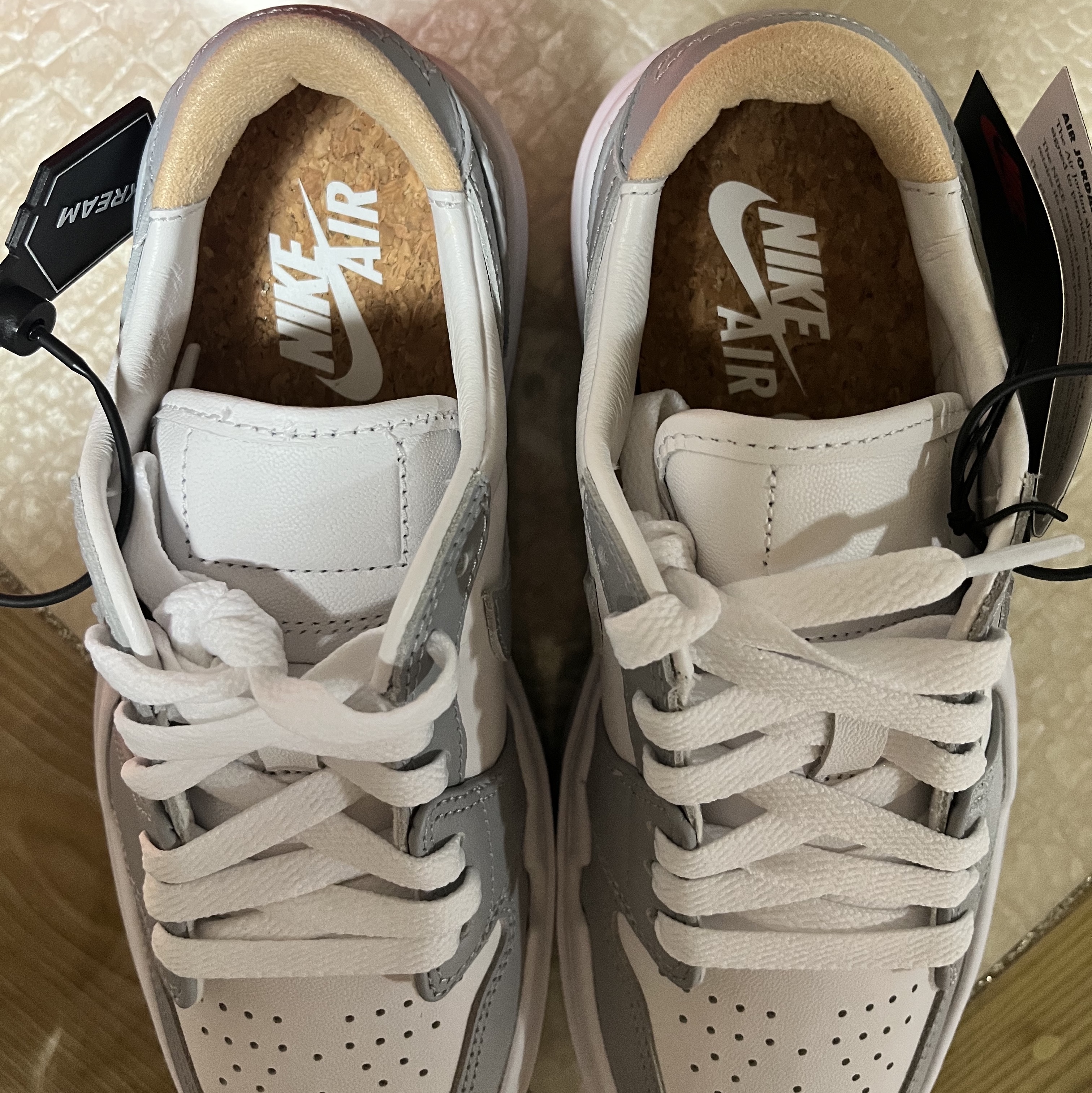 (W) Jordan 1 Elevate Low White and Wolf Grey 착용 스타일 - 2