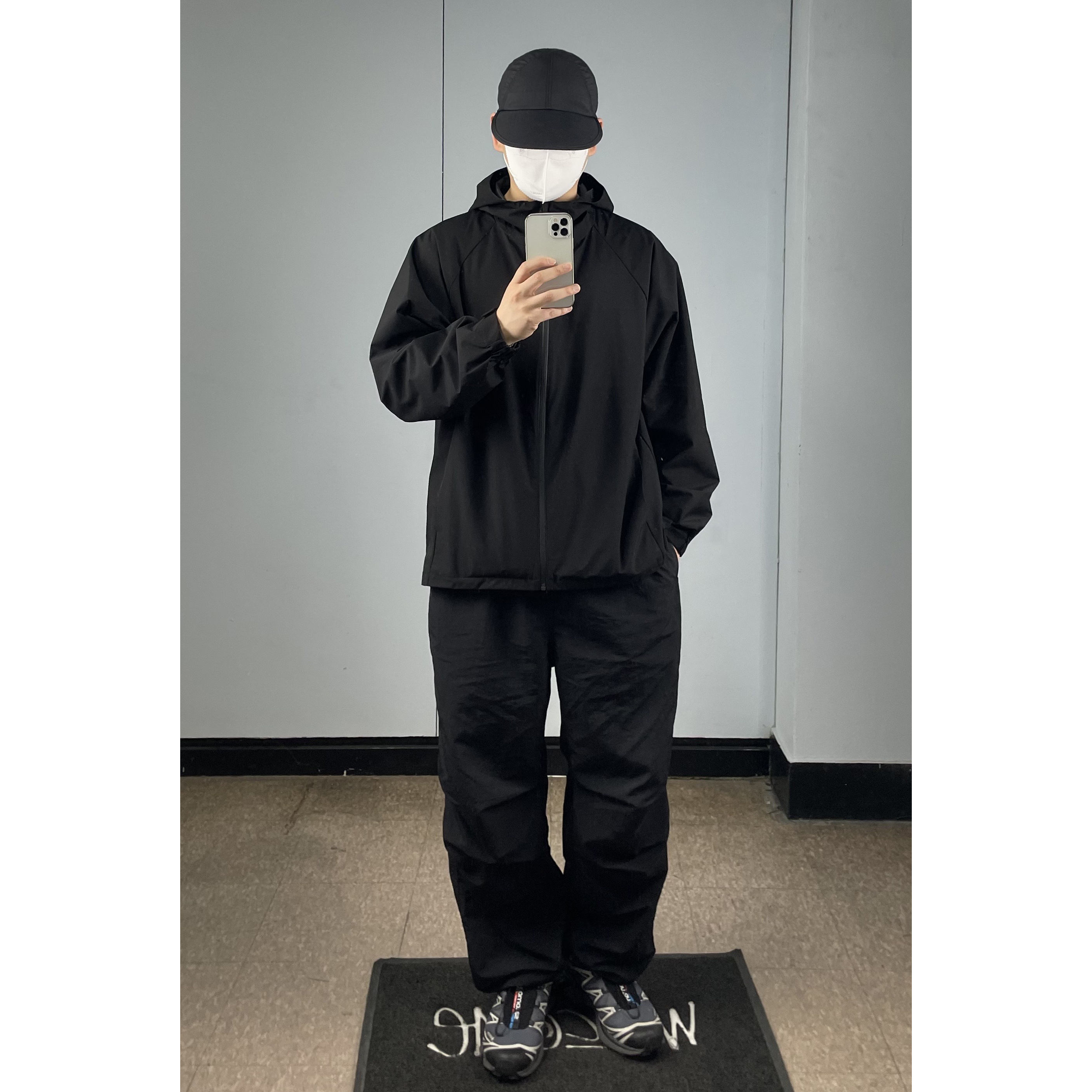 Salomon XT-6 Gore-Tex Black Ebony 착용 스타일