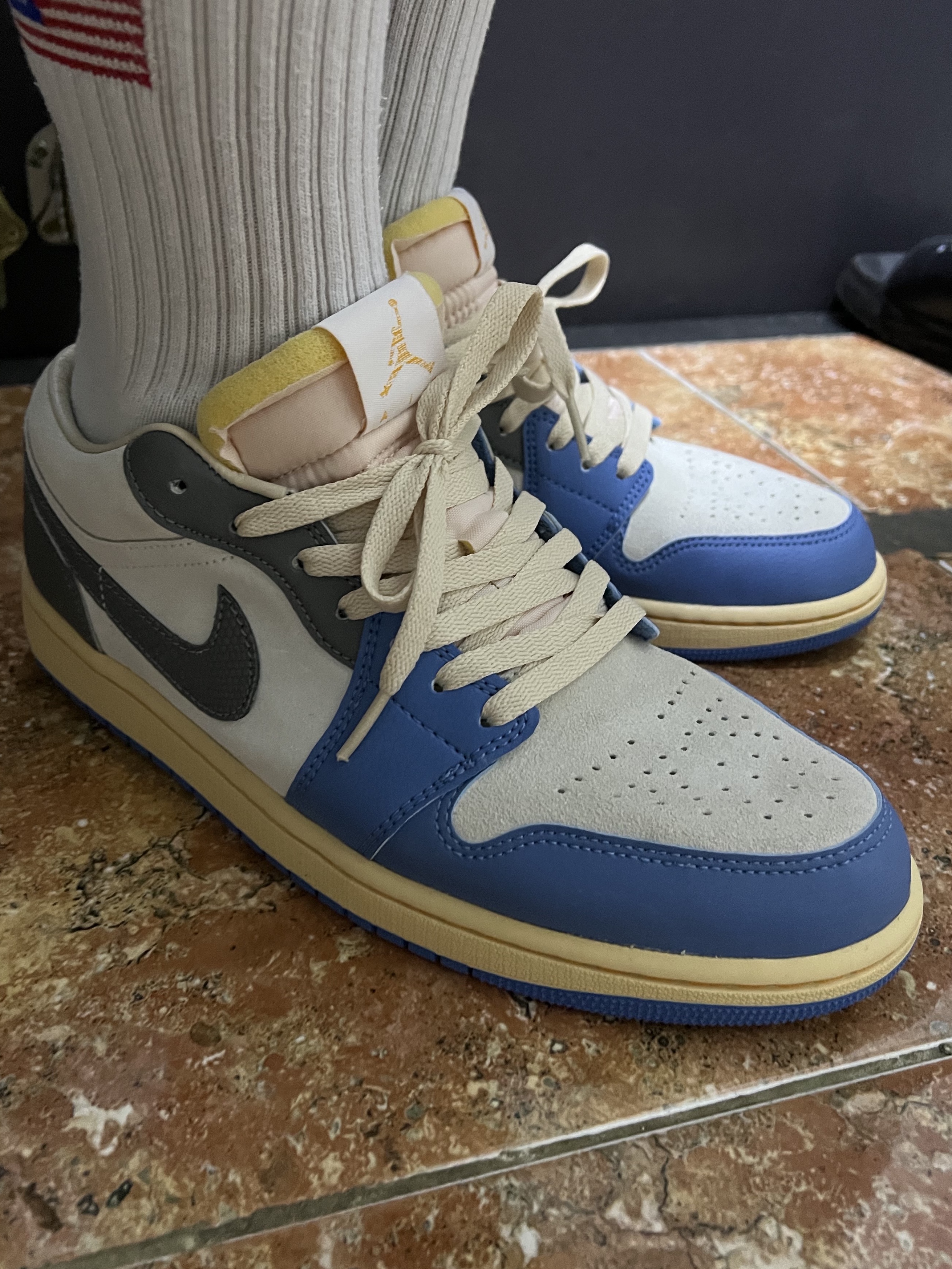 Jordan 1 Low SE Tokyo 96 착용 스타일 - 5