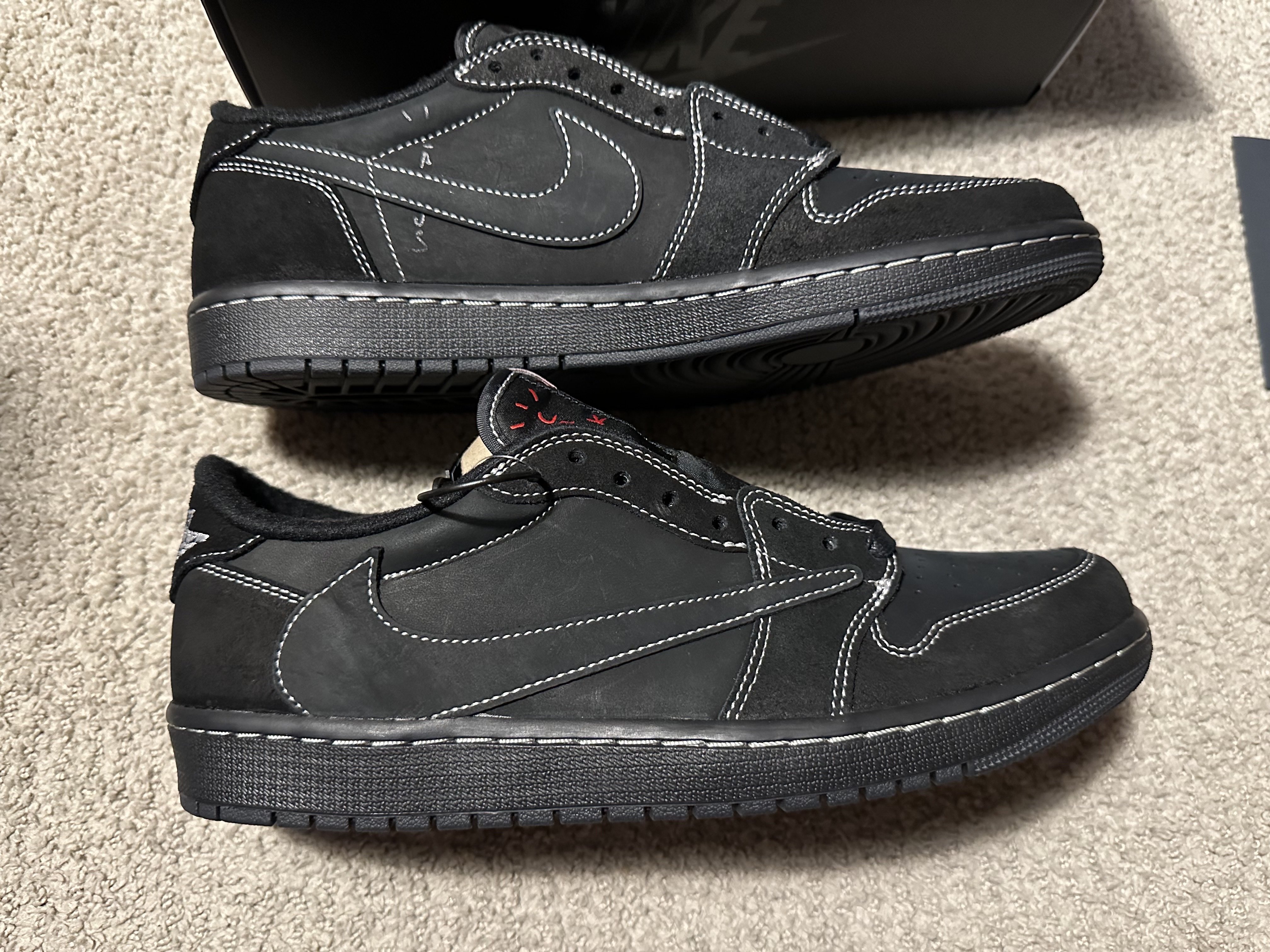 Jordan 1 x Travis Scott Retro Low OG SP Black Phantom 착용 스타일 - 1