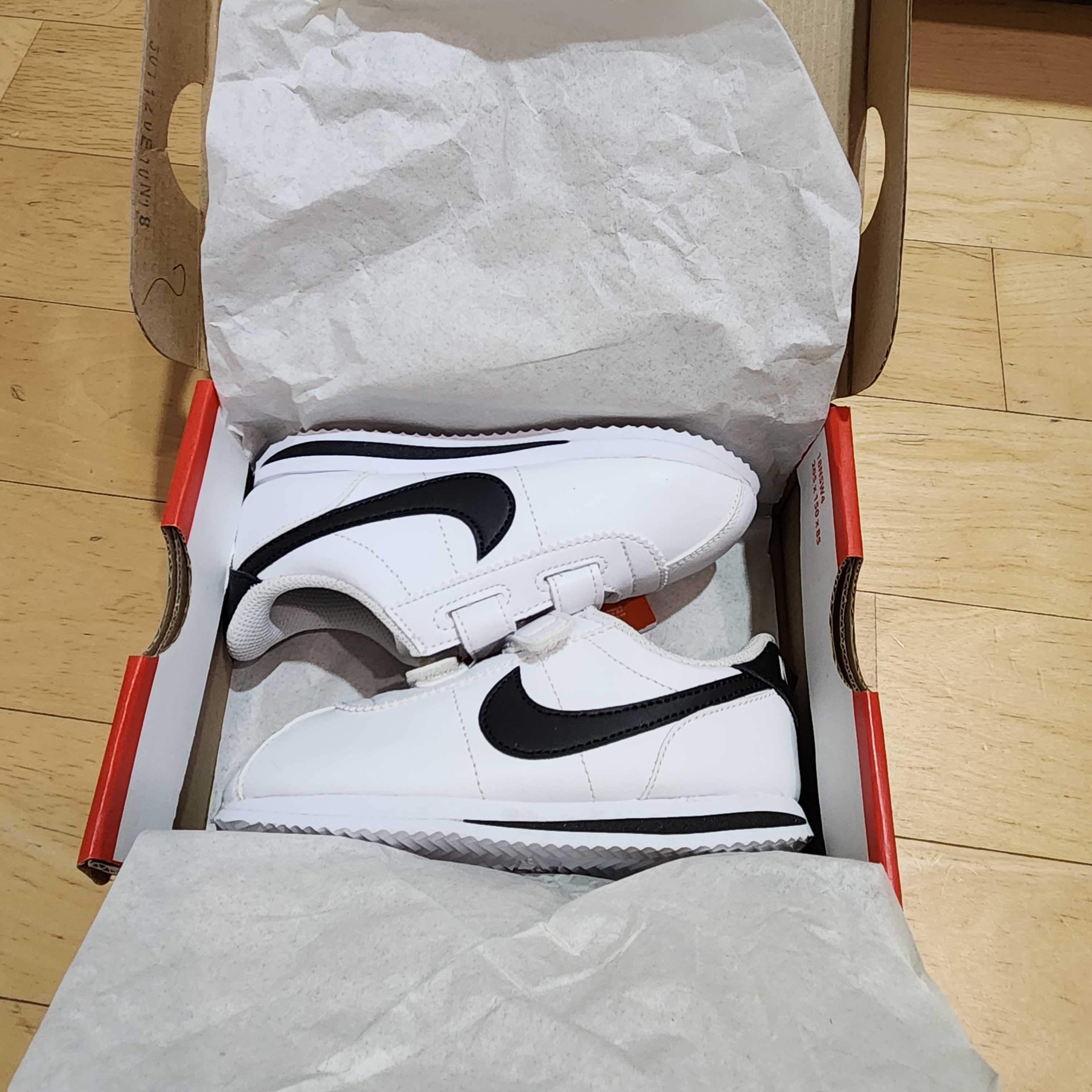 (TD) Nike Cortez Basic SL White Black 착용 스타일 - 2