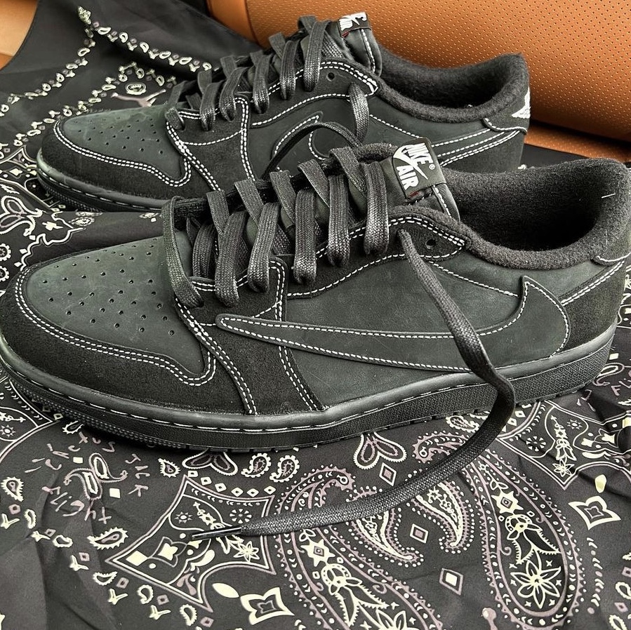 Jordan 1 x Travis Scott Retro Low OG SP Black Phantom 착용 스타일