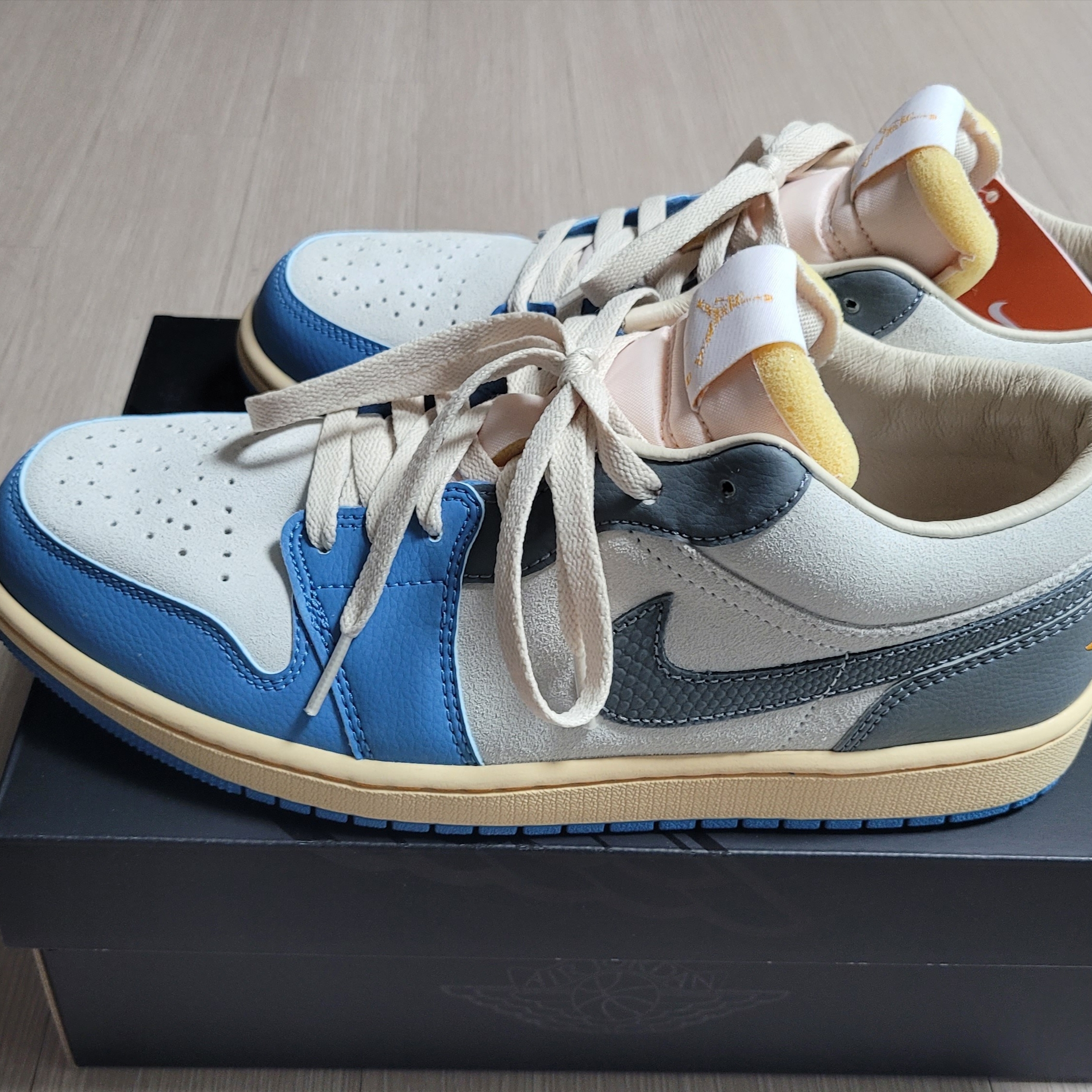 Jordan 1 Low SE Tokyo 96 착용 스타일 - 4