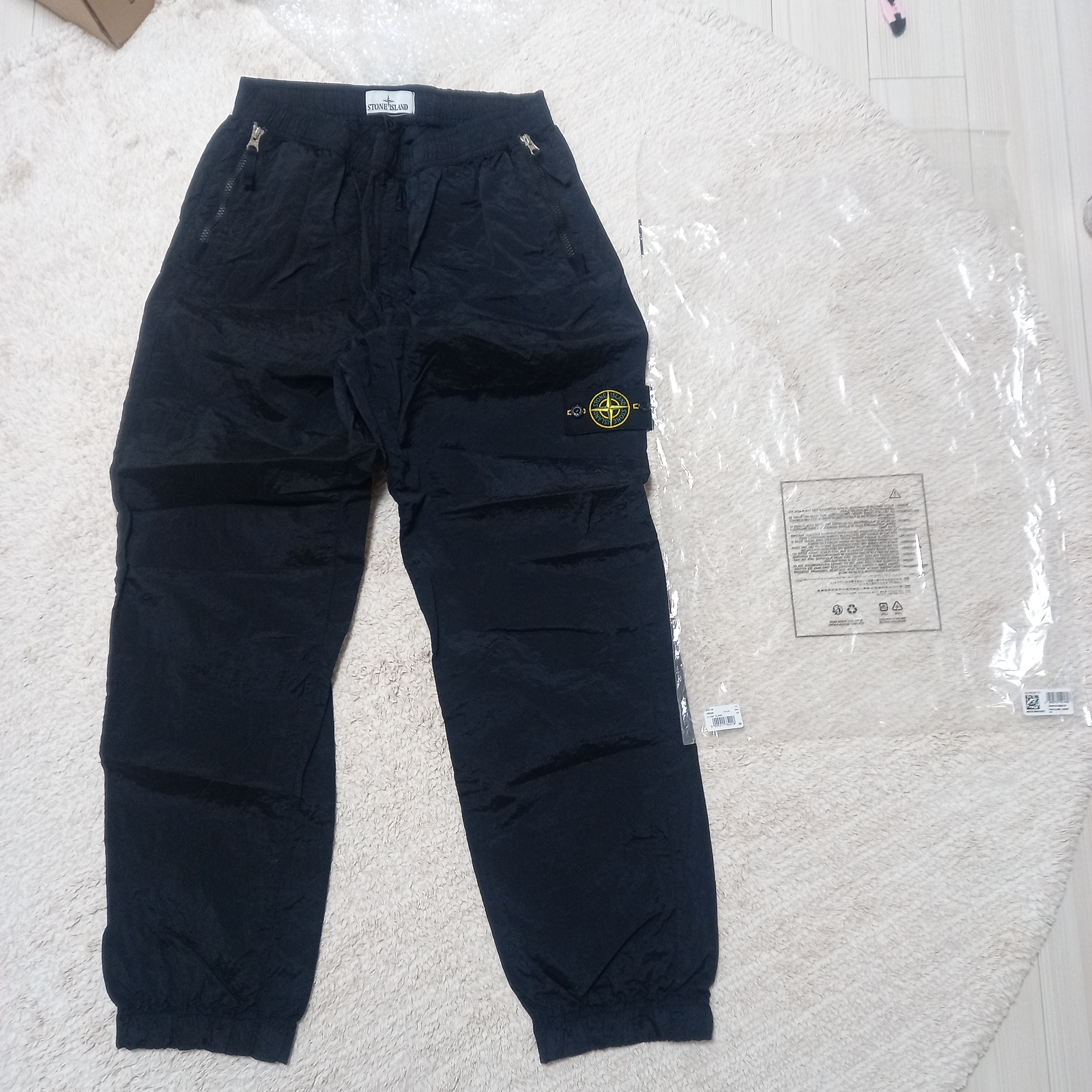 Stone Island 31019 Nylon Metal in Econyl Regenerated Nylon Pants Black - 23SS 착용 스타일 - 2