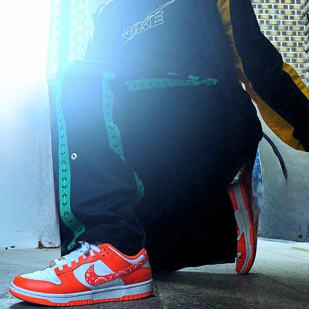 (W) Nike Dunk Low Essential Orange Paisley 착용 스타일