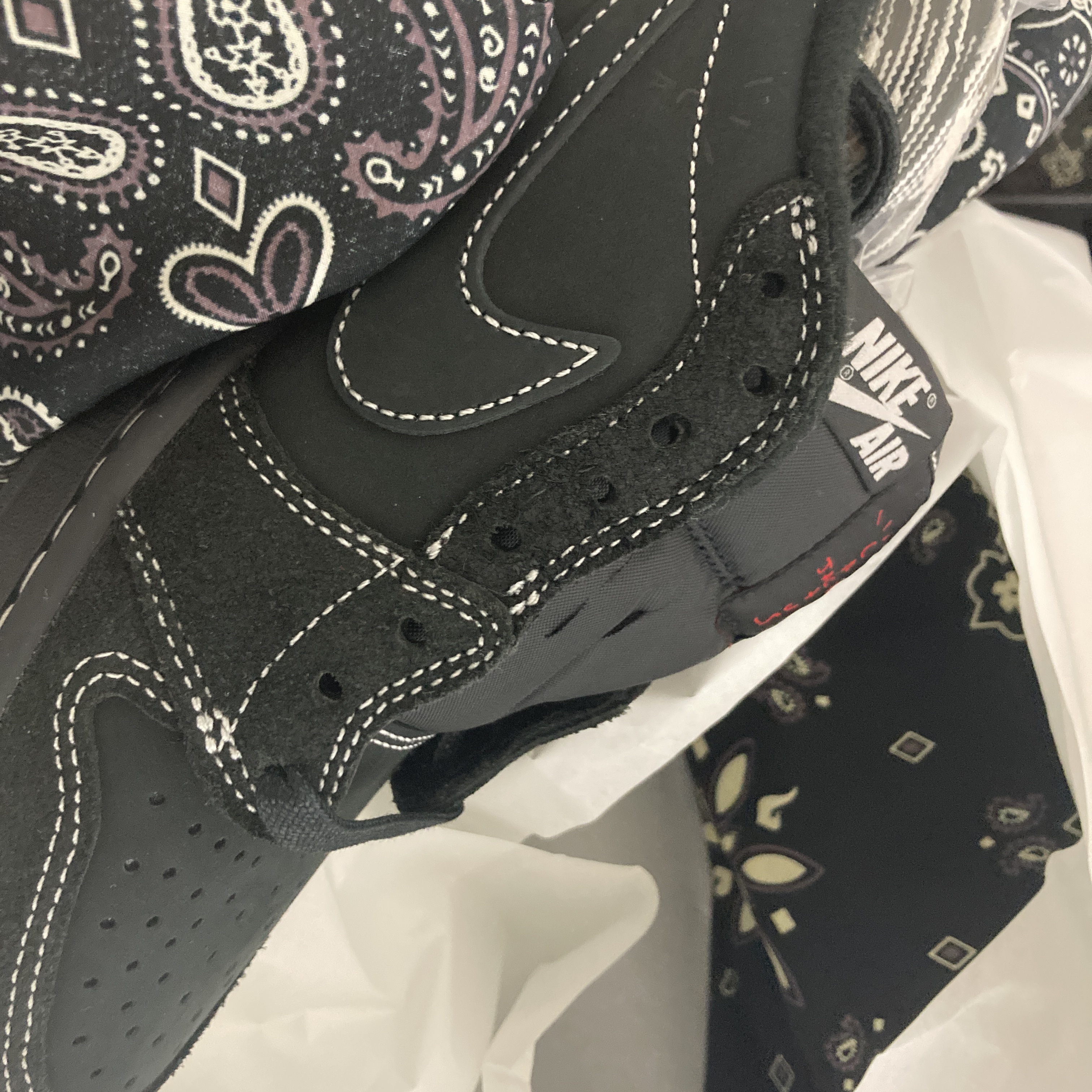 Jordan 1 x Travis Scott Retro Low OG SP Black Phantom 착용 스타일