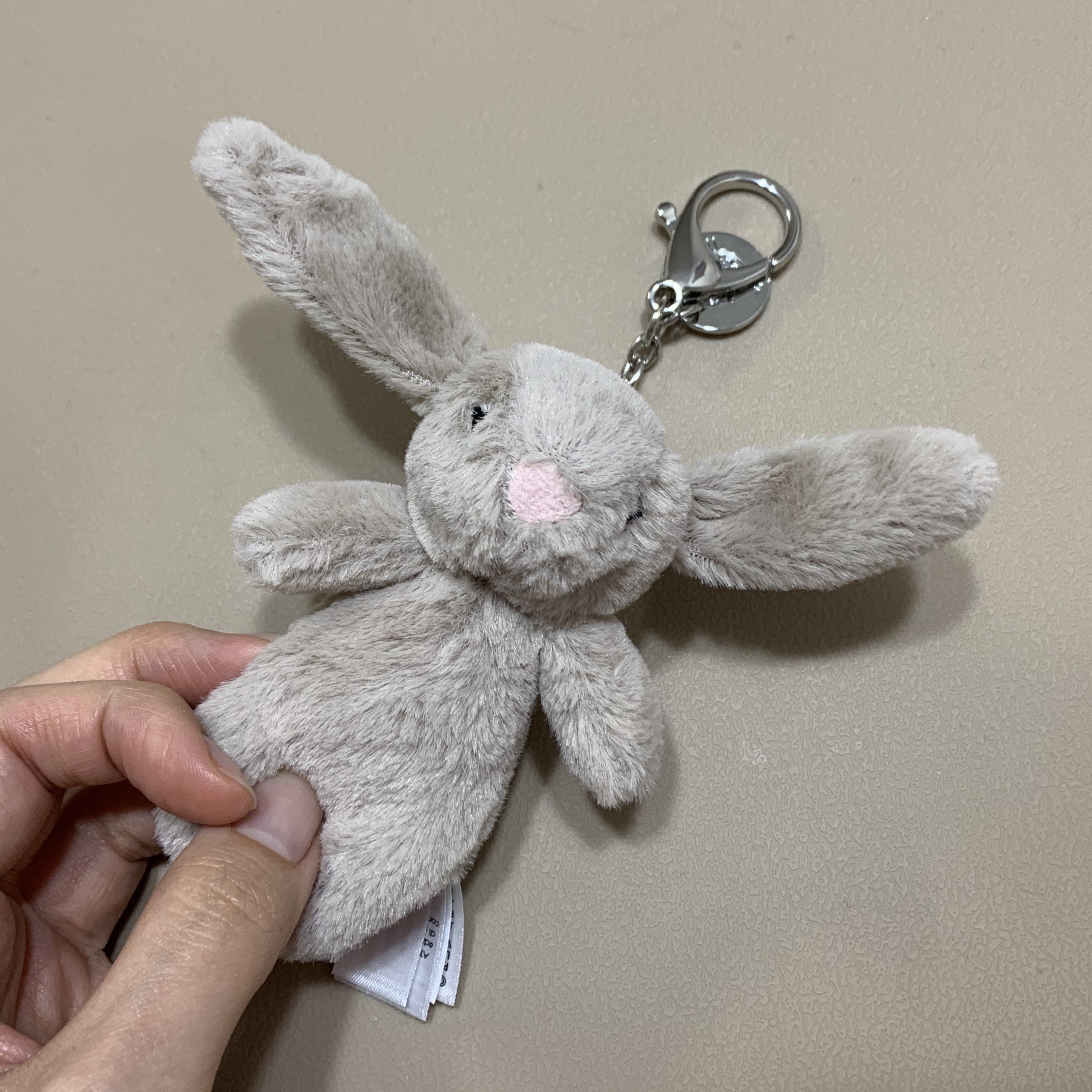 Jellycat Bashful Bunny Bag Charm Beige 착용 스타일 - 2