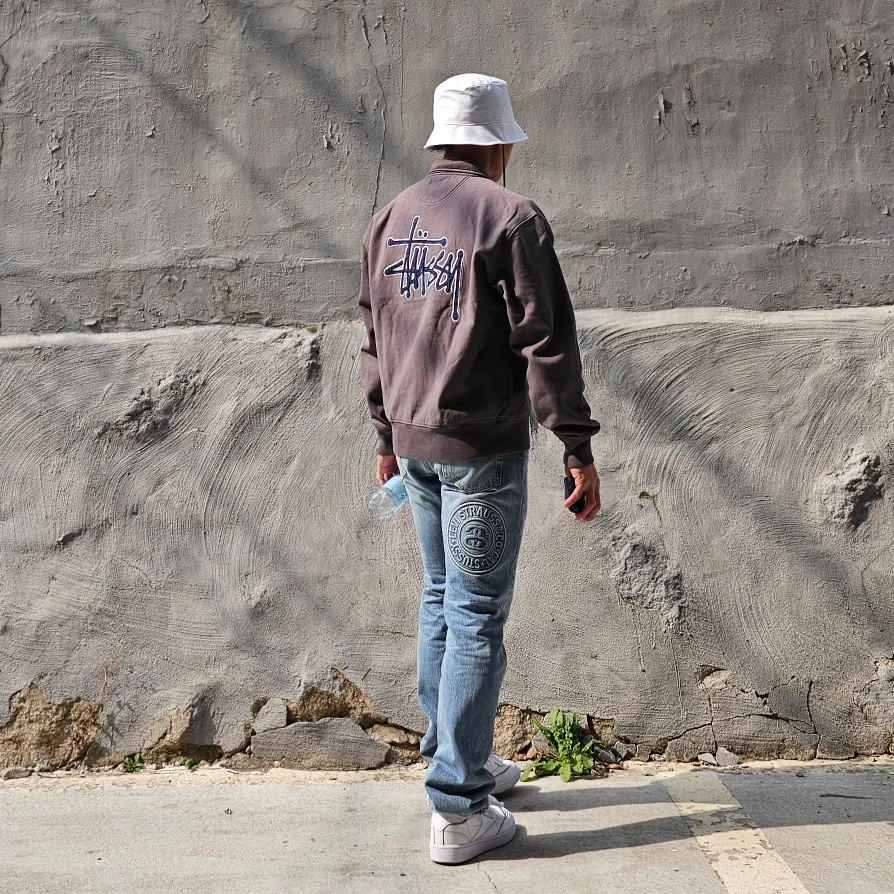 Stussy x Denim Tears Half Zip Fleece Charcoal, Nike x Jacquemus Bucket Hat White 착용 스타일 - 2