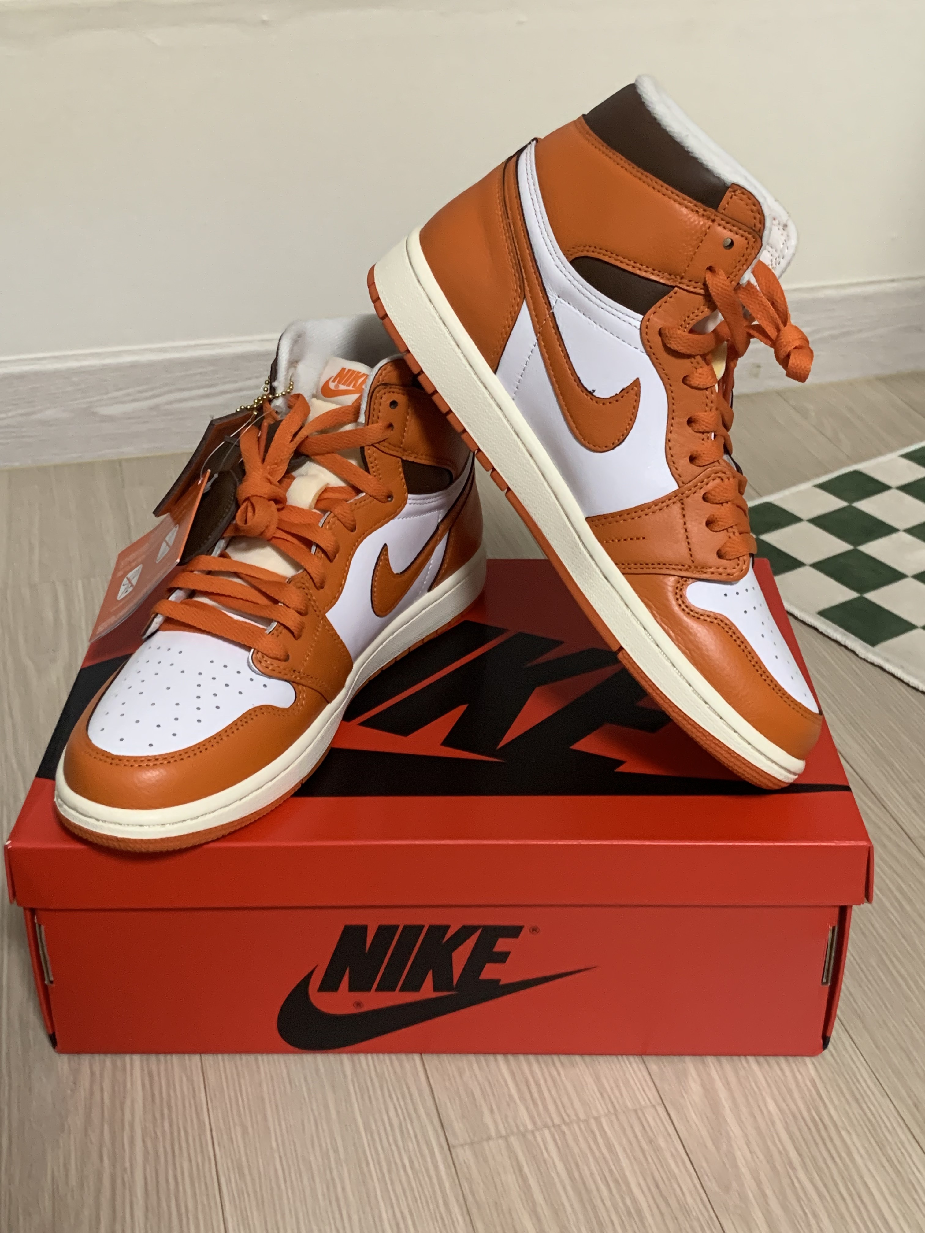 (W) Jordan 1 Retro High OG Starfish 착용 스타일