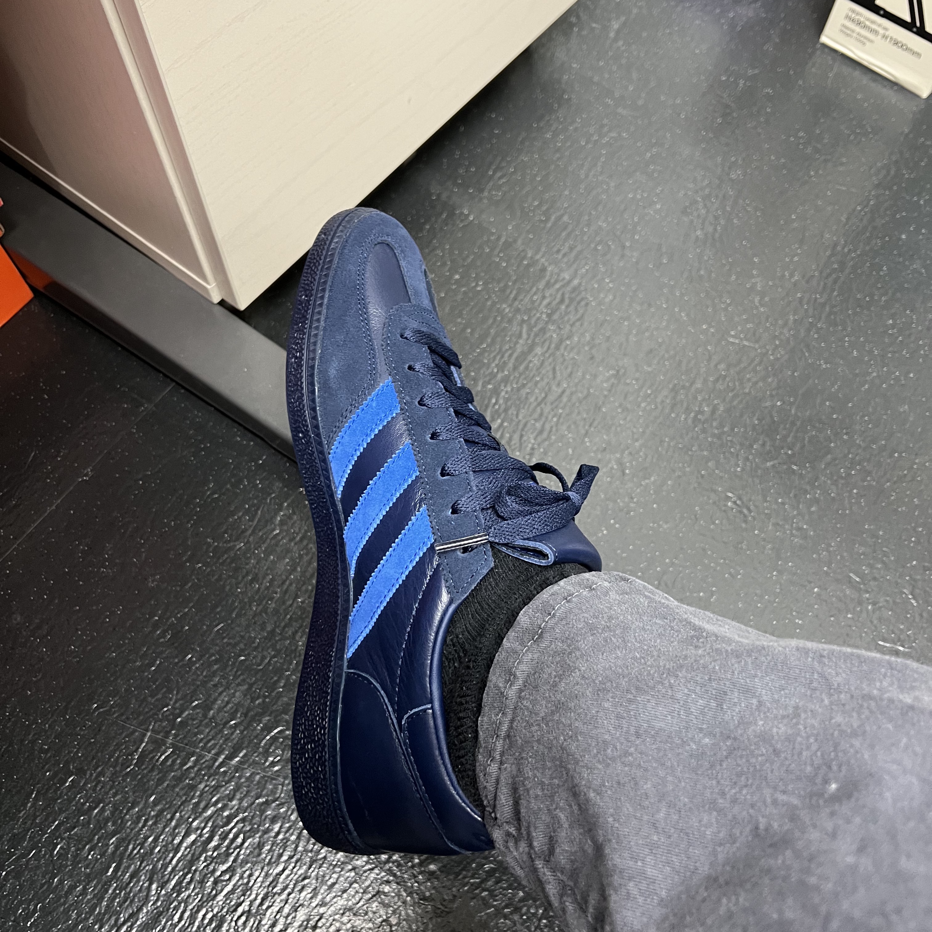 Adidas Spezial Handball Night Indigo Power Blue 착용 스타일 - 1