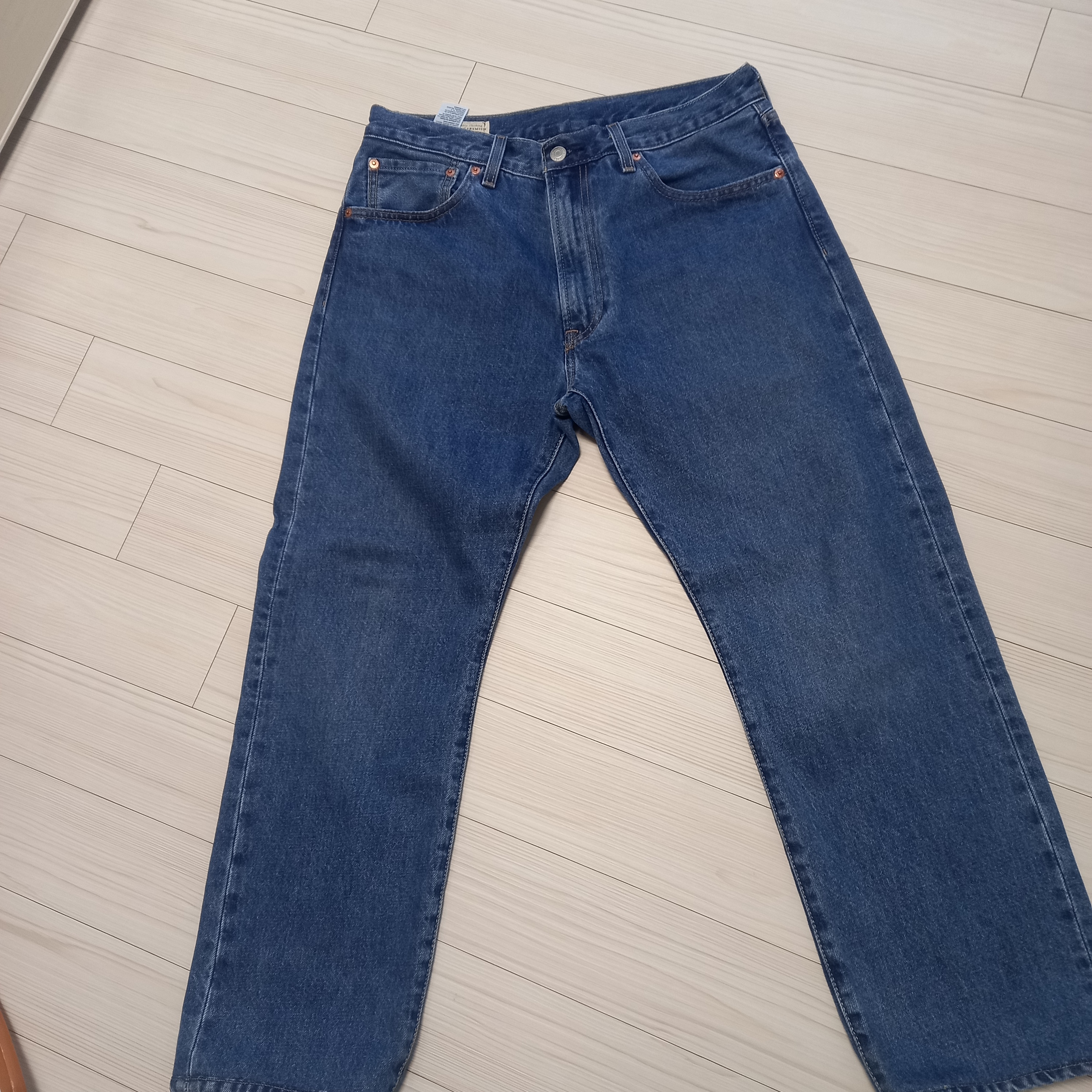 Levi's 501 Original Fit Jeans Medium Indigo 착용 스타일 - 1
