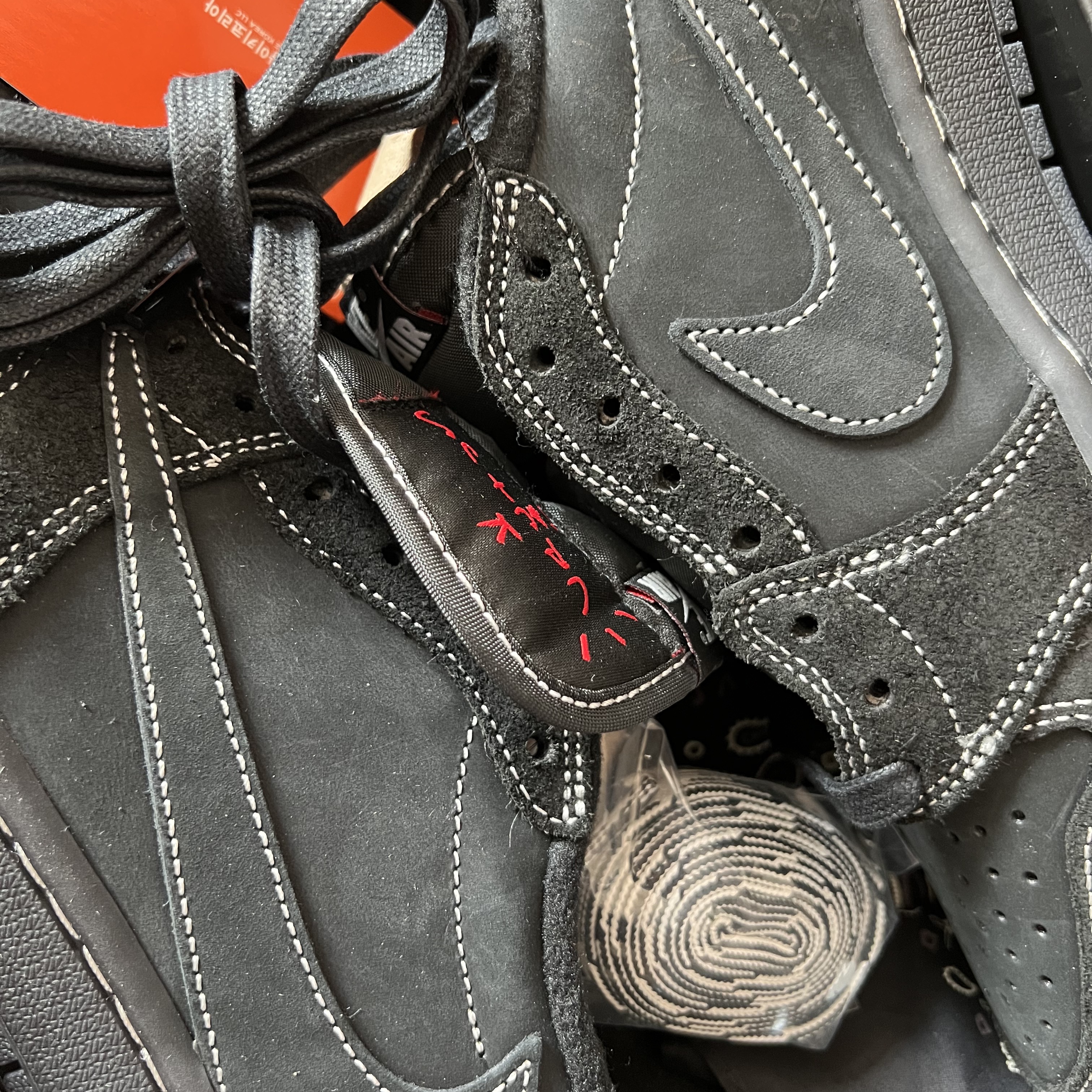 Jordan 1 x Travis Scott Retro Low OG SP Black Phantom 착용 스타일