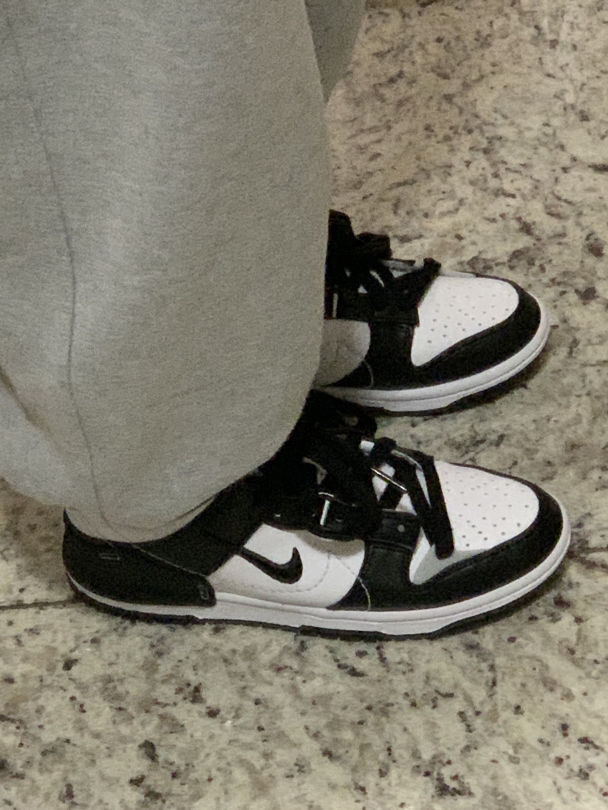 (W) Nike Dunk Low Disrupt 2 Black White 착용 스타일 - 1