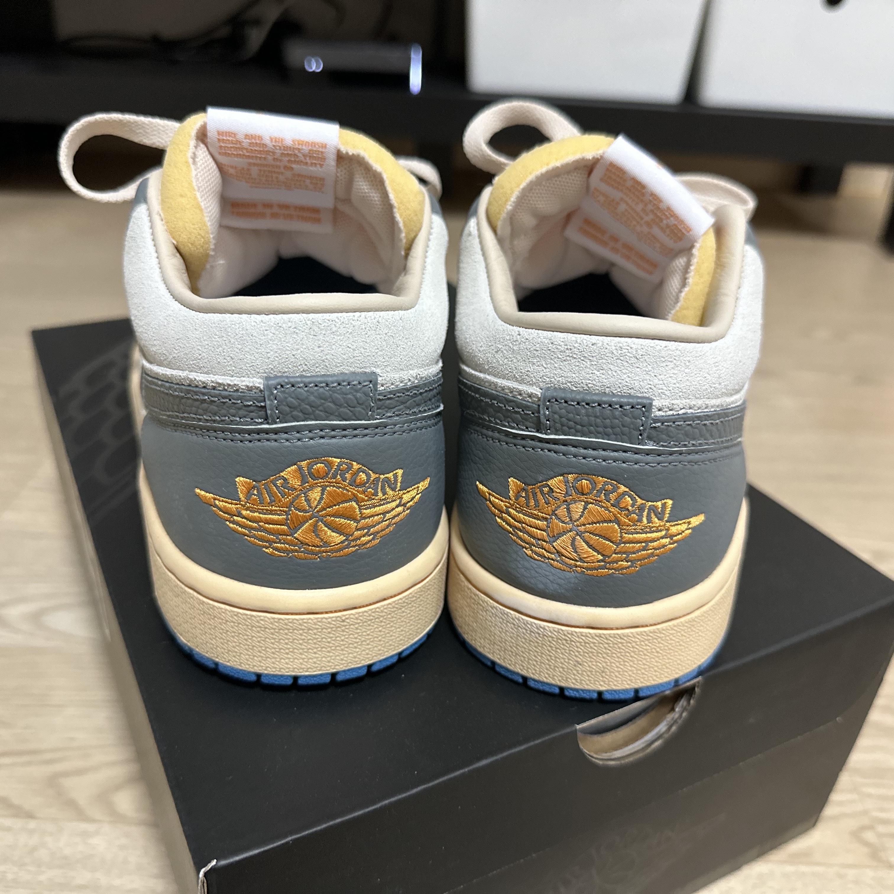 Jordan 1 Low SE Tokyo 96 착용 스타일 - 2