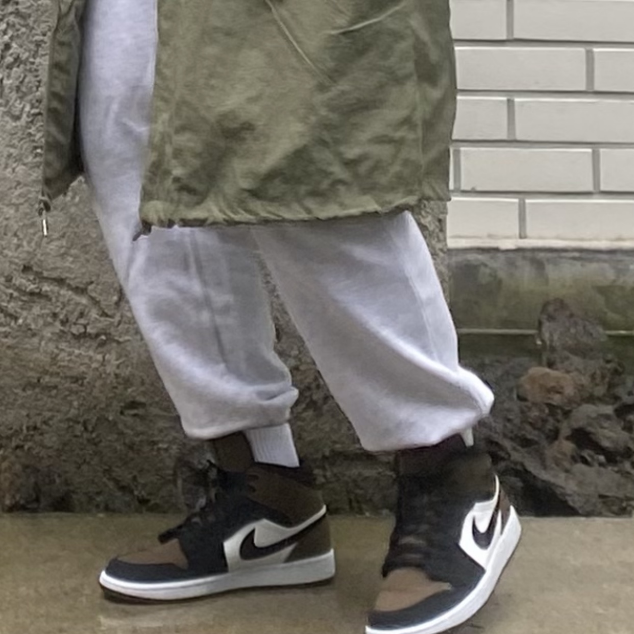 (W) Jordan 1 Mid SE Light Olive Black 착용 스타일