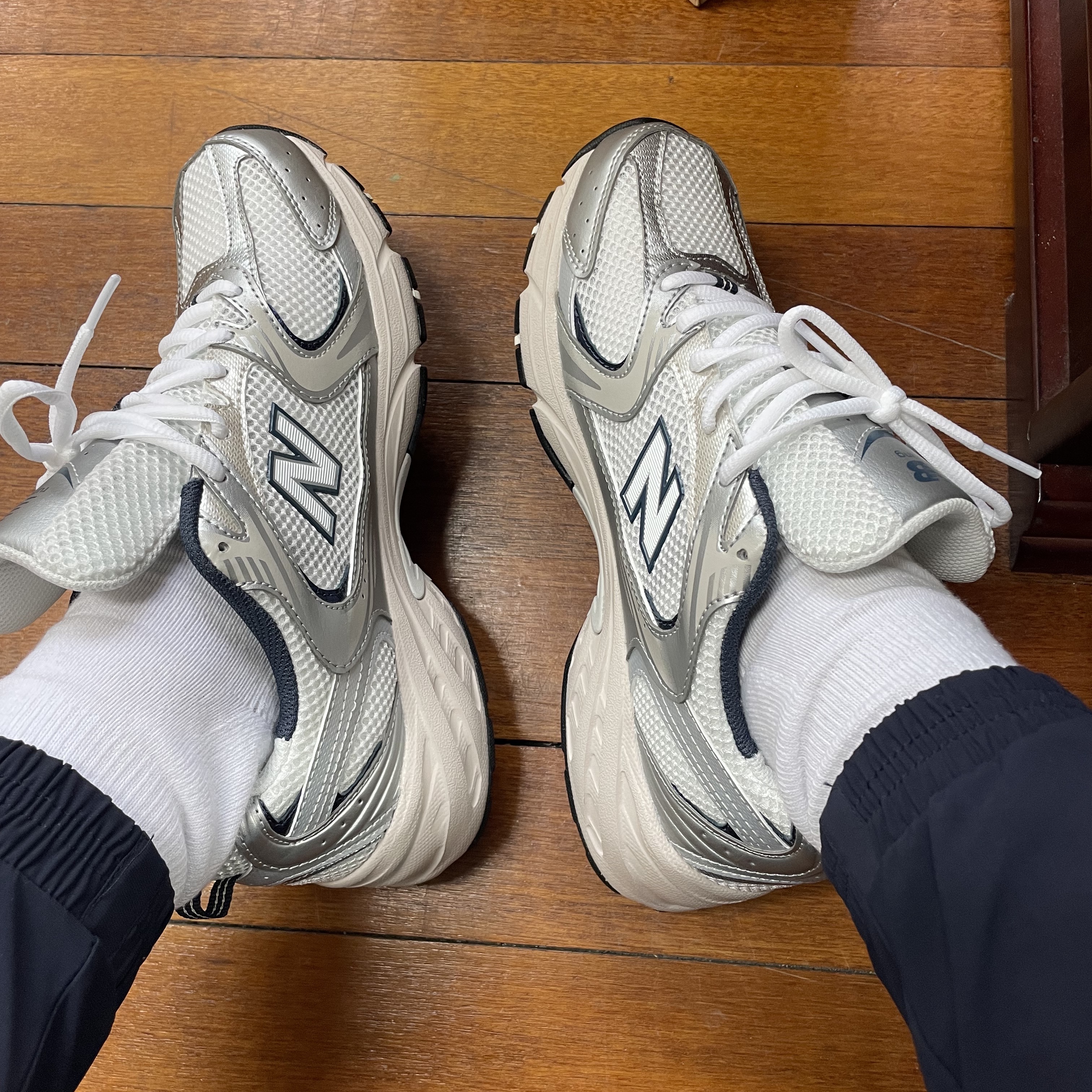 New Balance 530 Steel Grey 착용 스타일