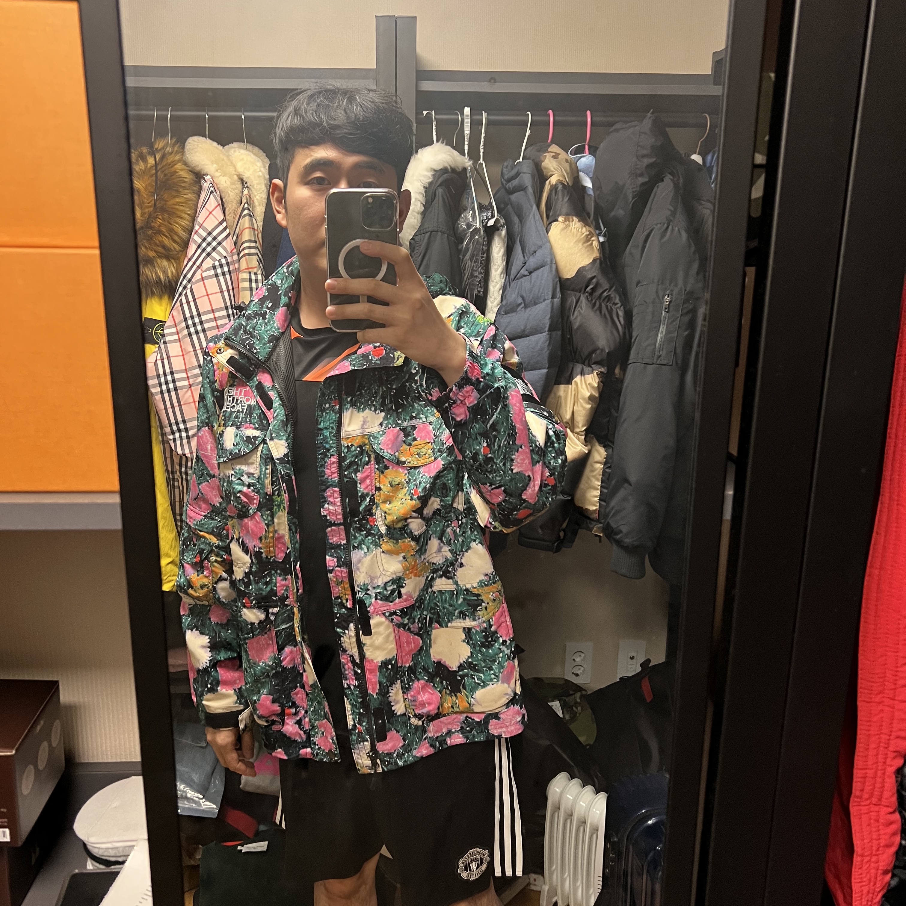 Supreme x The North Face Trekking Convertible Jacket Flowers - 22SS 착용 스타일