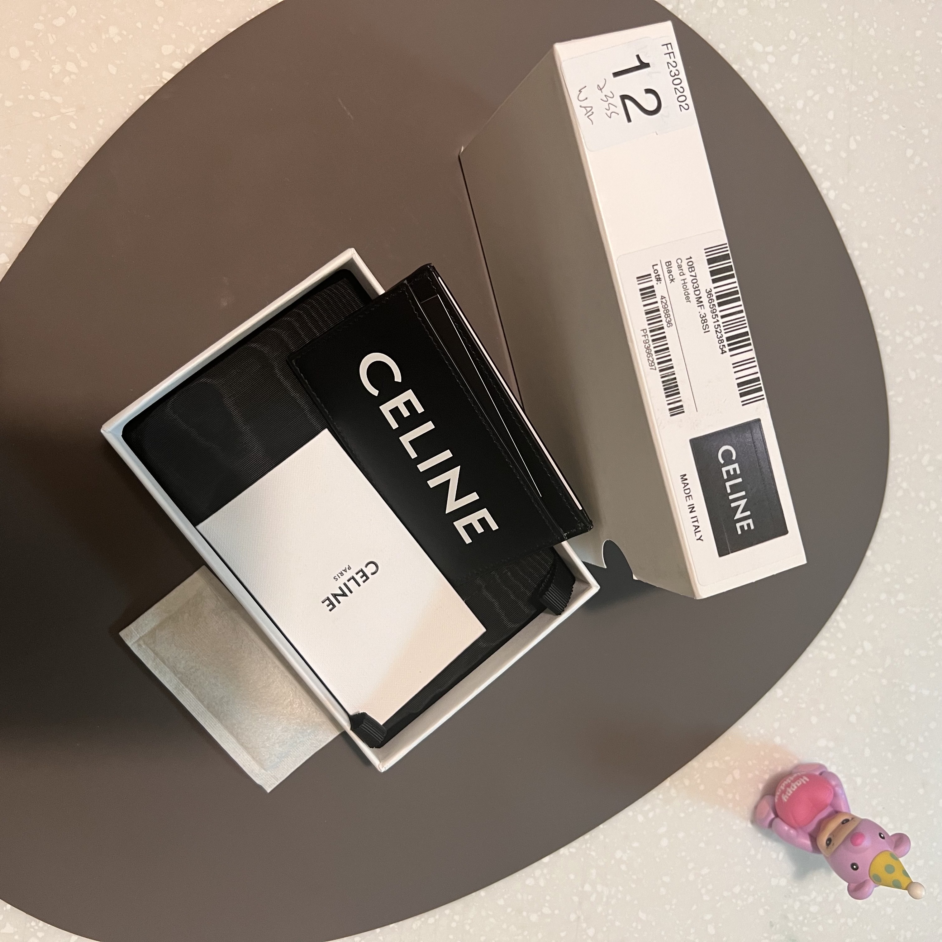 Celine Card Holder Black 착용 스타일