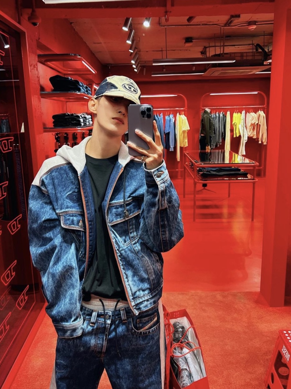 Diesel D-Lill-One Denim and Jersey Hoodie Jacket Medium Blue, Diesel C-Seymon Treated Denim Baseball Cap Blue White 착용 스타일 - 1