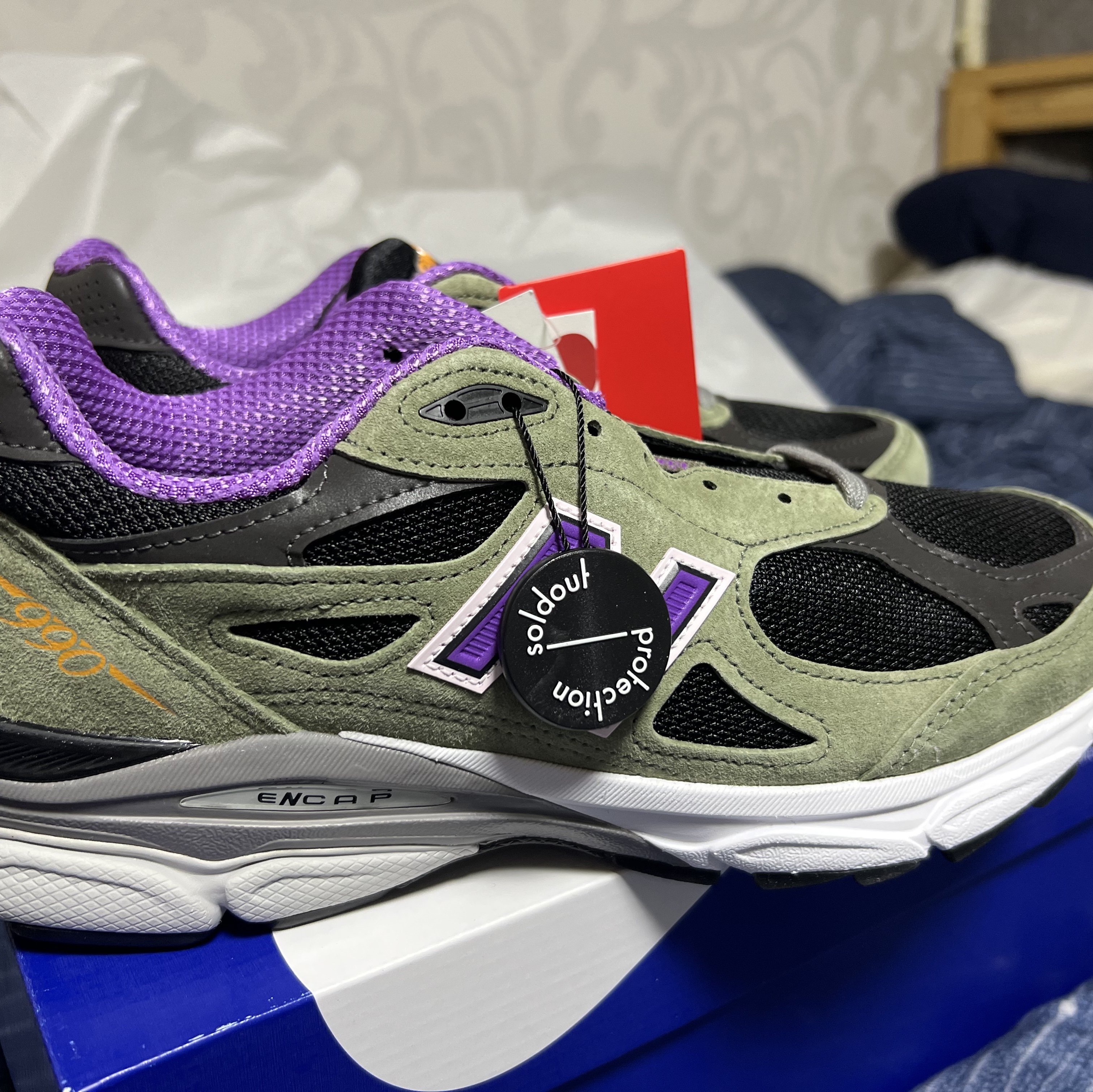 New Balance 990v3 Made in USA Olive Leaf Black 착용 스타일 - 2