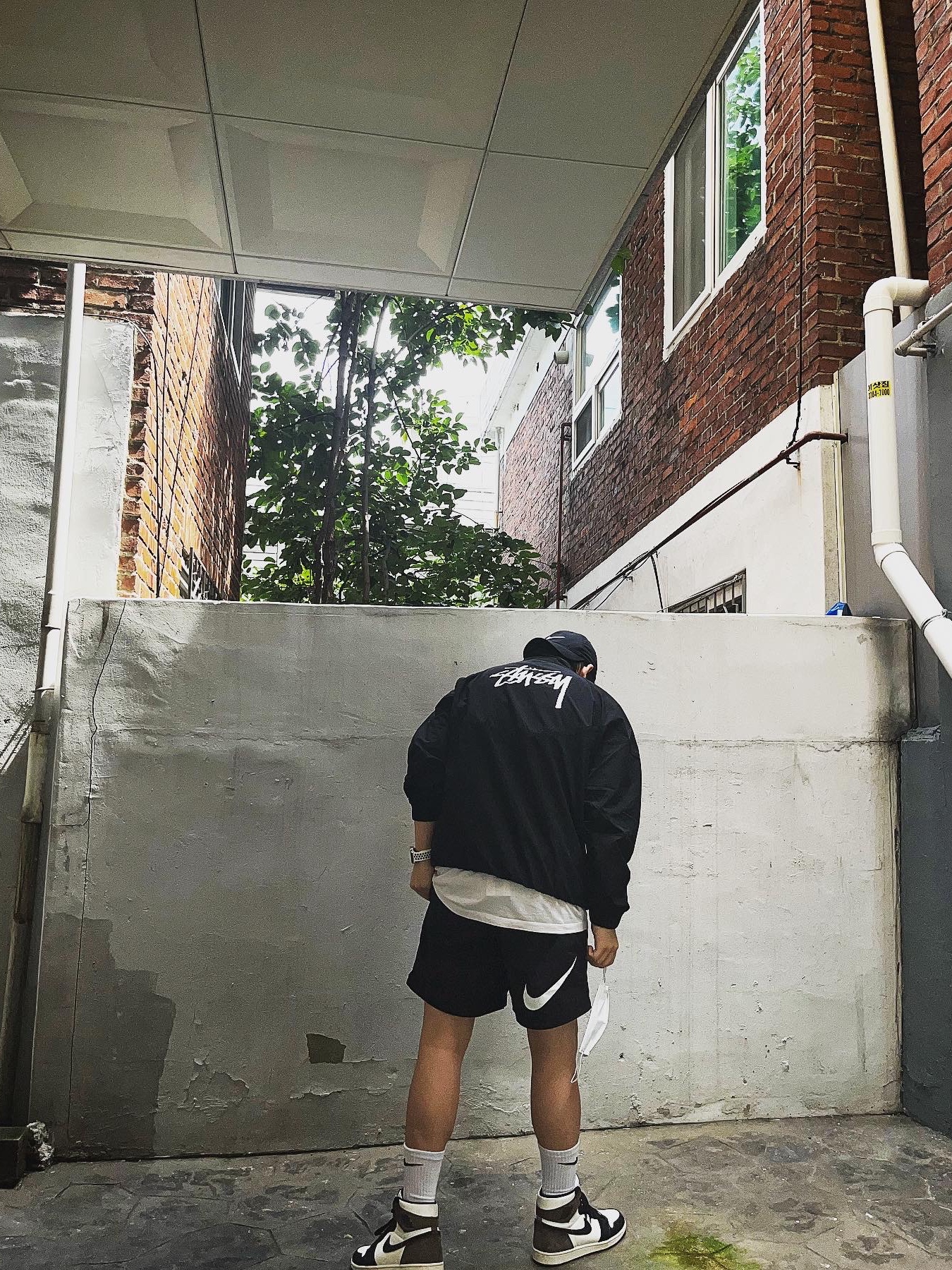 Nike x Stussy Windrunner Jacket Off Noir, Nike x Stussy Water Shorts Off Noir 착용 스타일 - 2