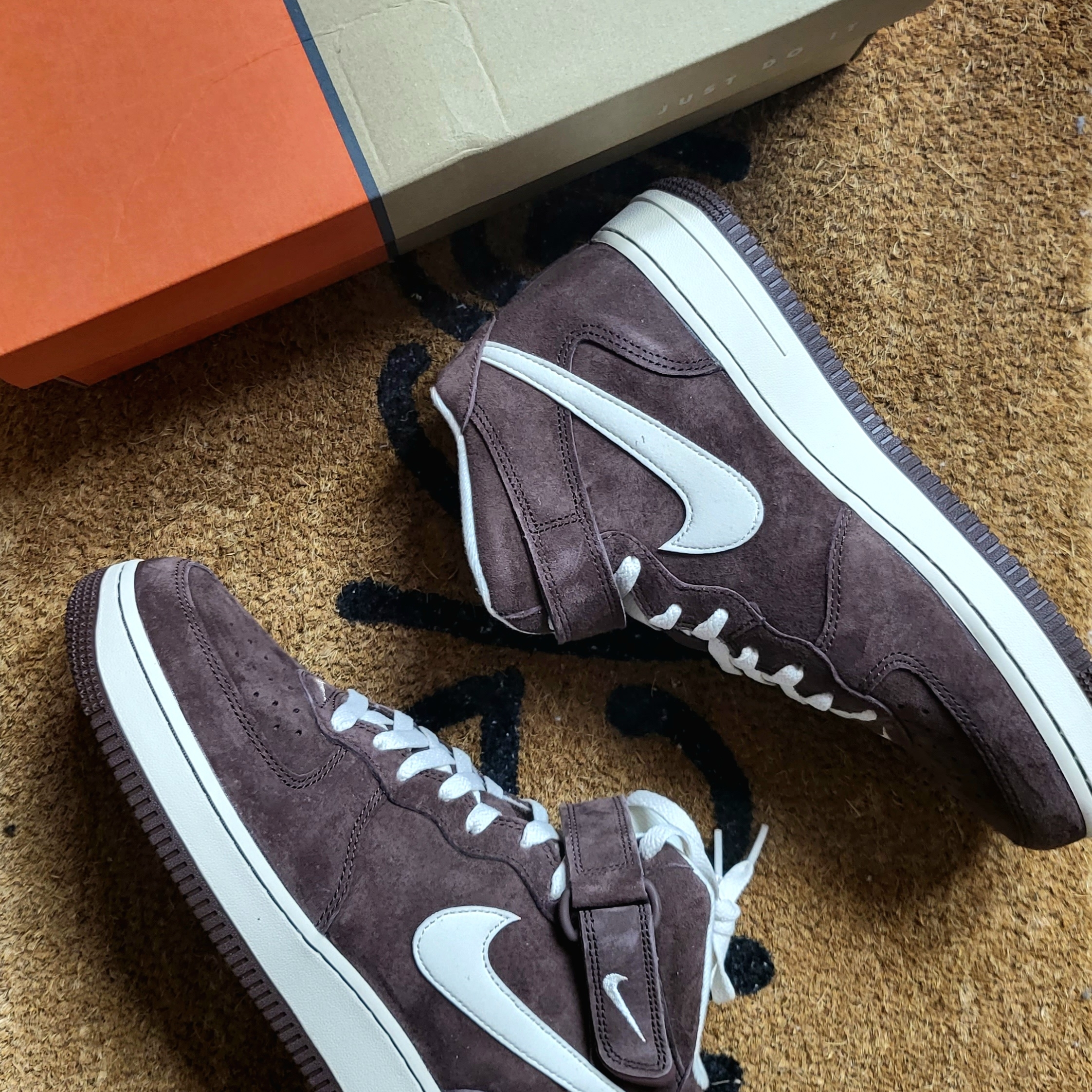 Nike Air Force 1 Mid '07 QS Chocolate 착용 스타일