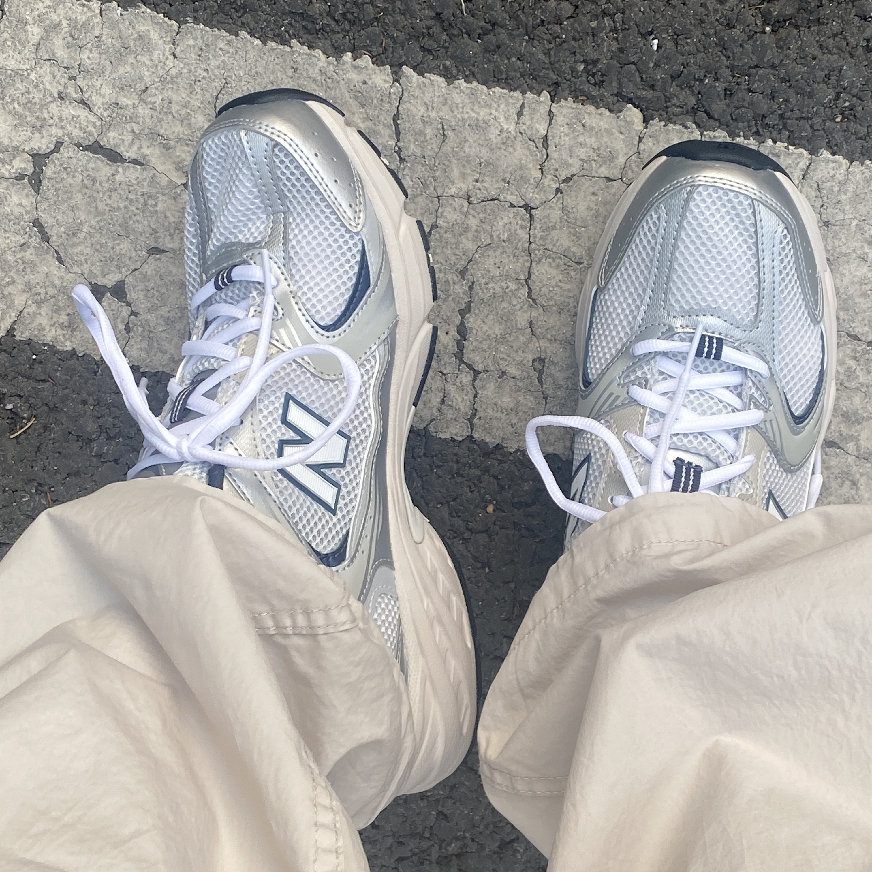 New Balance 530 Steel Grey 착용 스타일