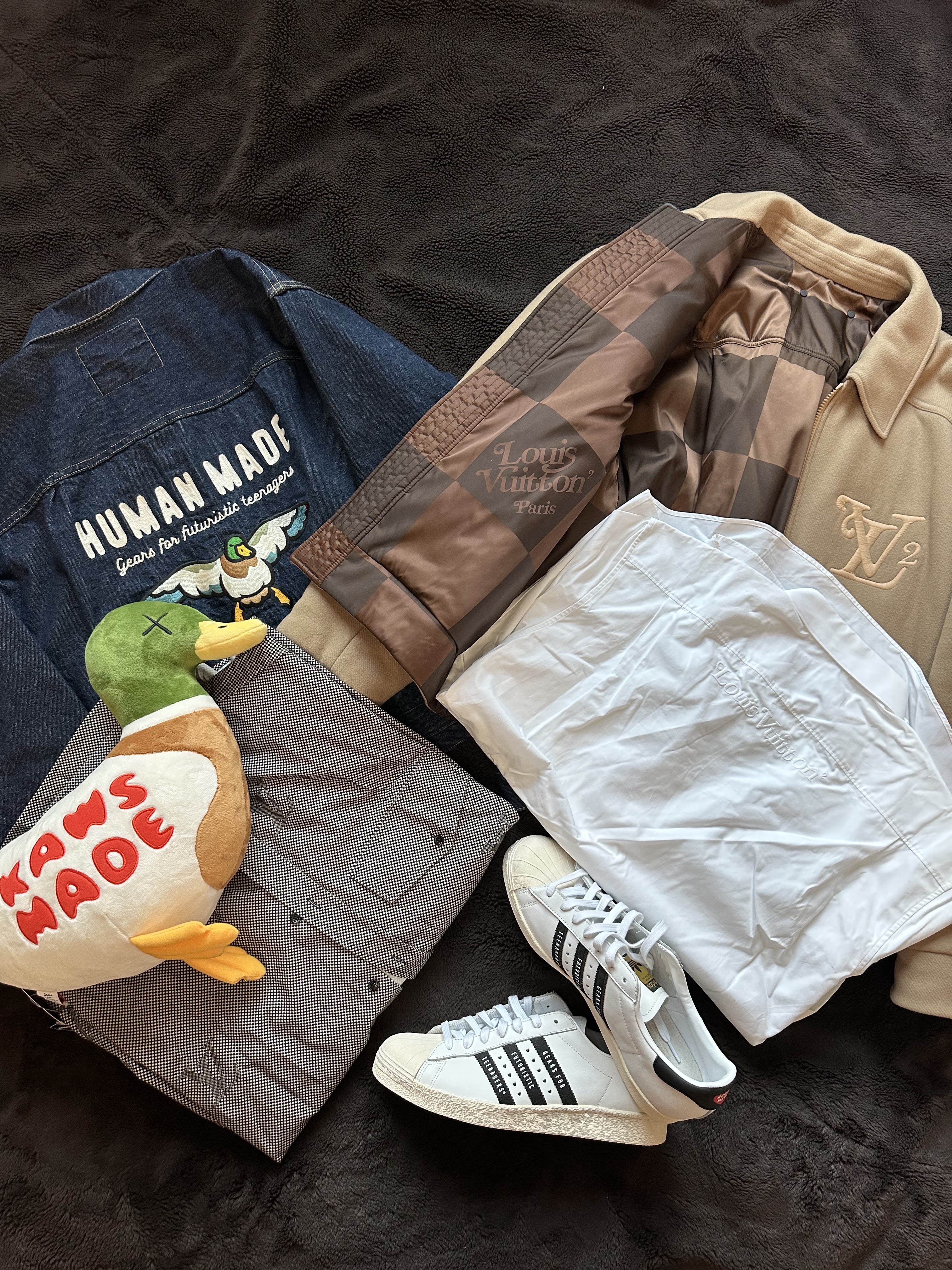 Human Made x Levi's 506 Trucker Jacket Indigo, Louis Vuitton x Nigo Reversible Giant Damier Bomber Camel 착용 스타일