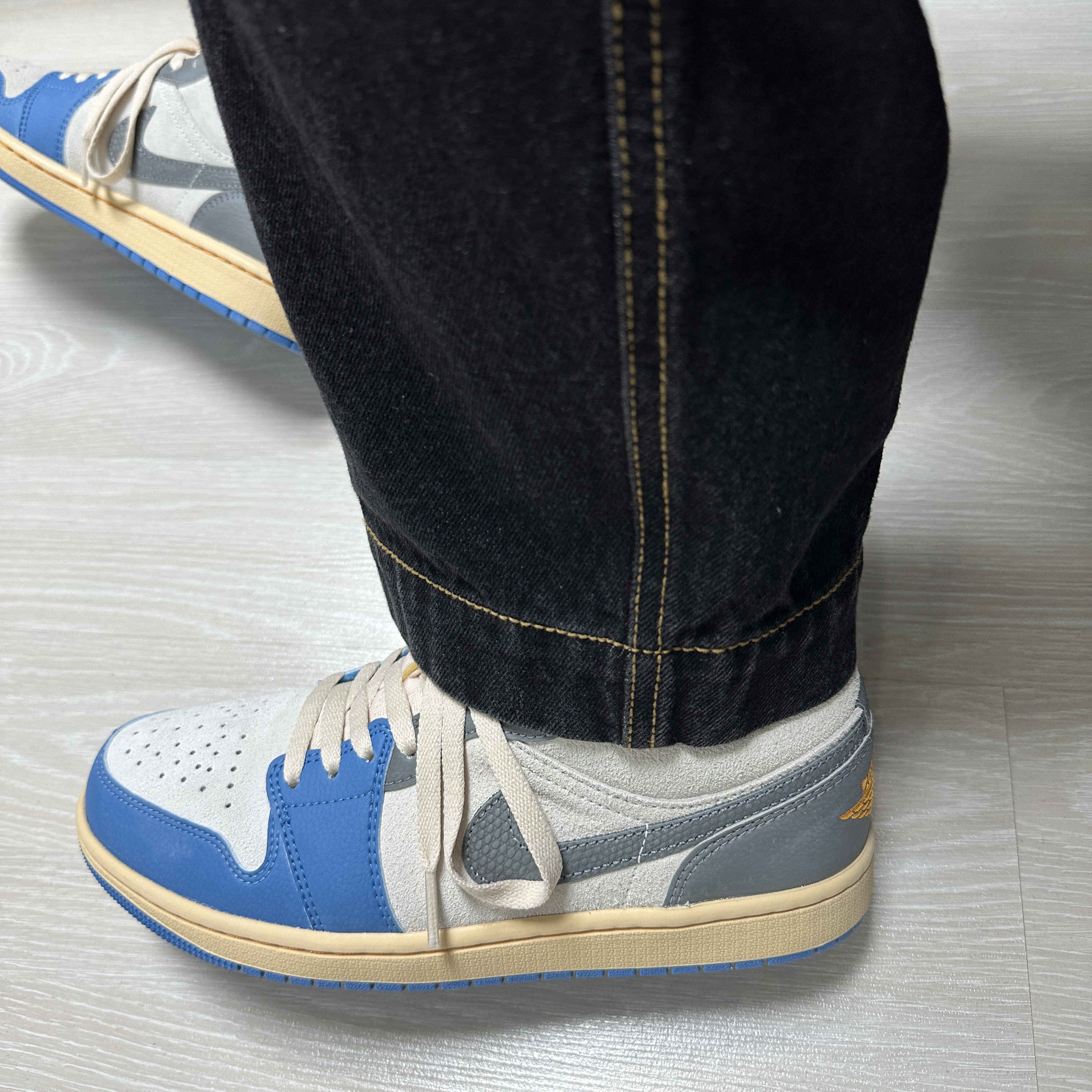 Jordan 1 Low SE Tokyo 96, Ader Error Mod Jeans Noir 착용 스타일 - 4