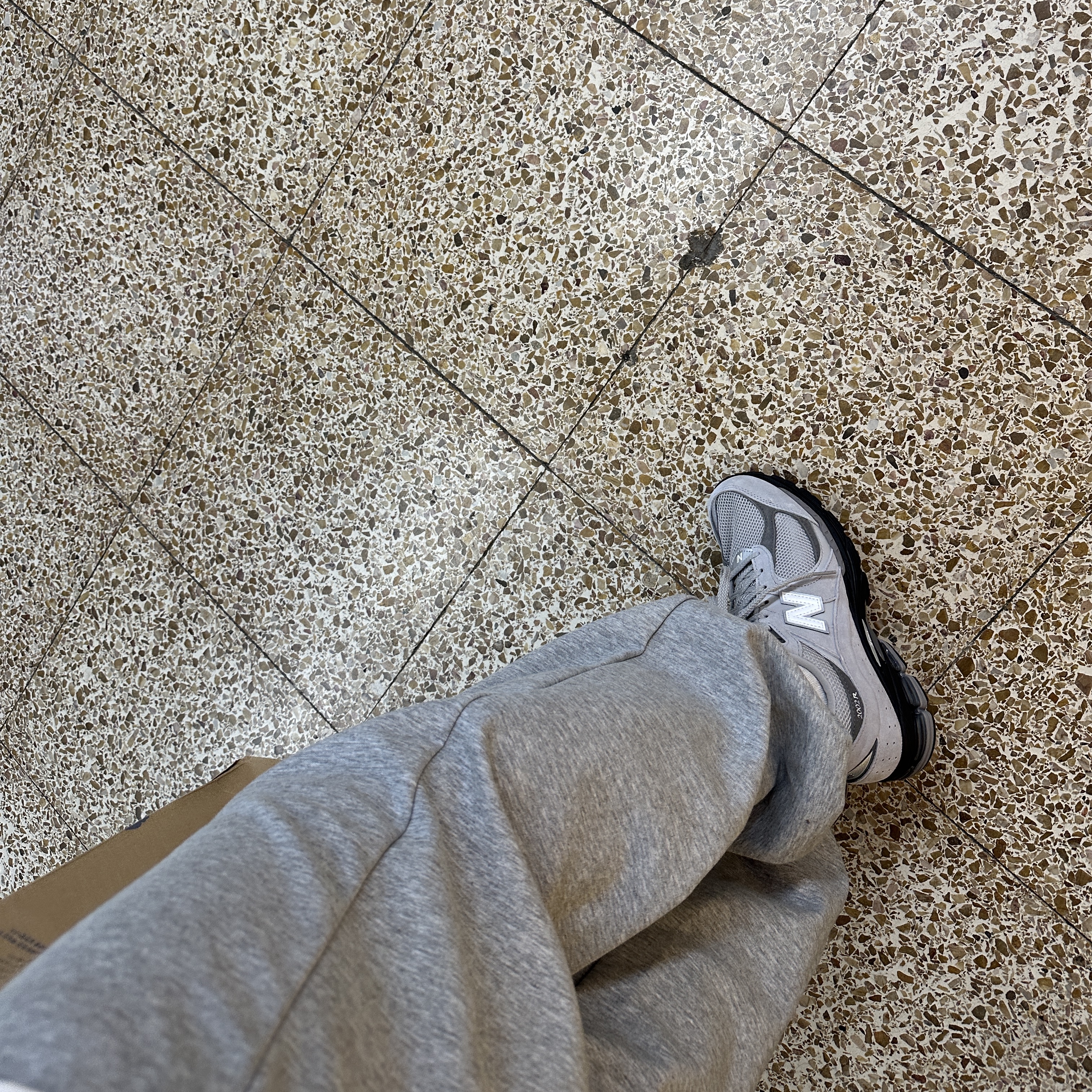 New Balance 2002R Grey Black - JD Sports Exclusive 착용 스타일 - 2
