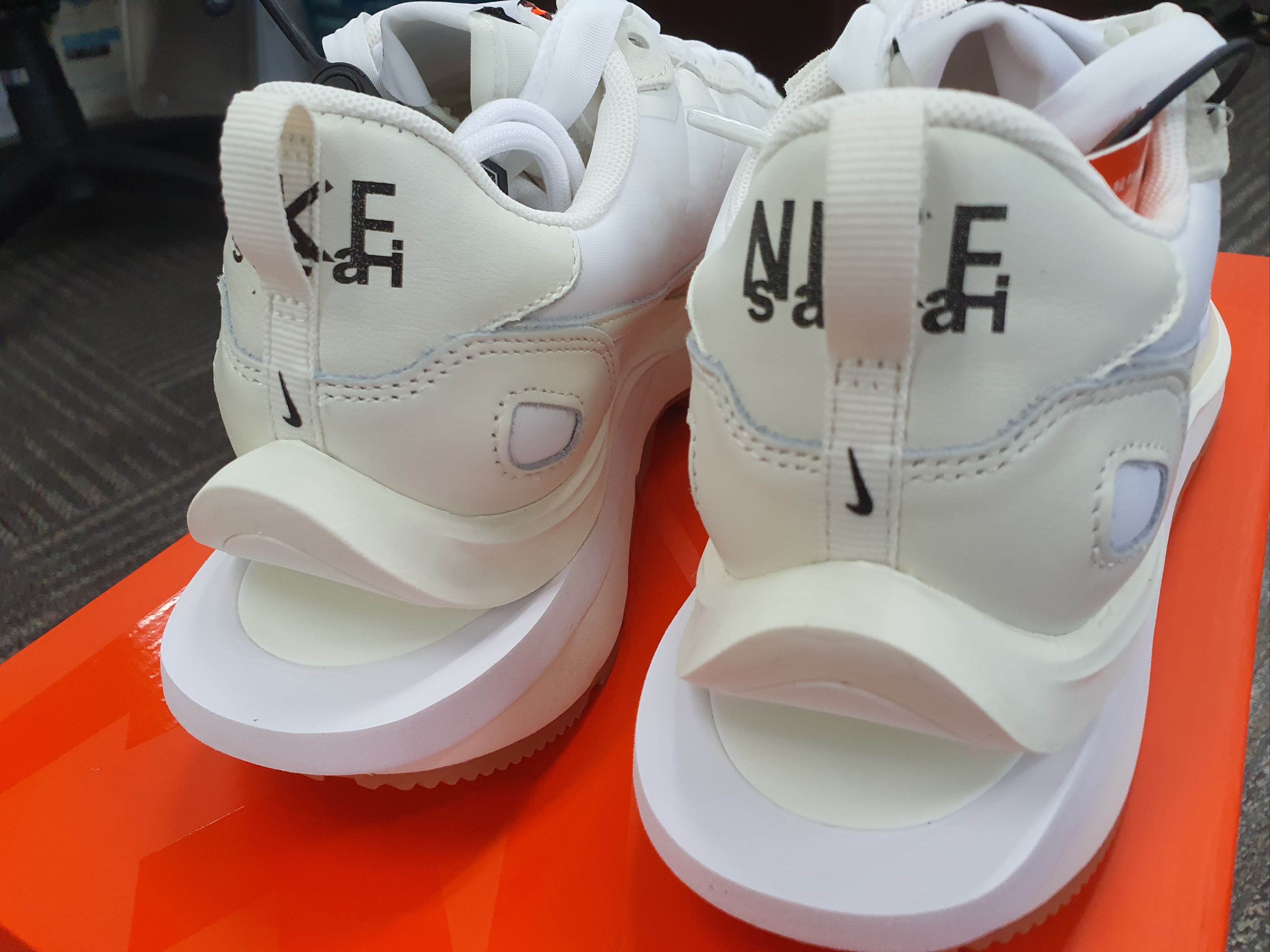 Nike x Sacai VaporWaffle White and Gum 착용 스타일 - 4