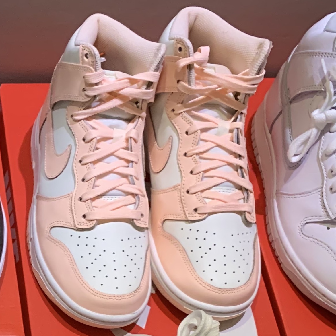 (W) Nike Dunk High Crimson Tint 착용 스타일