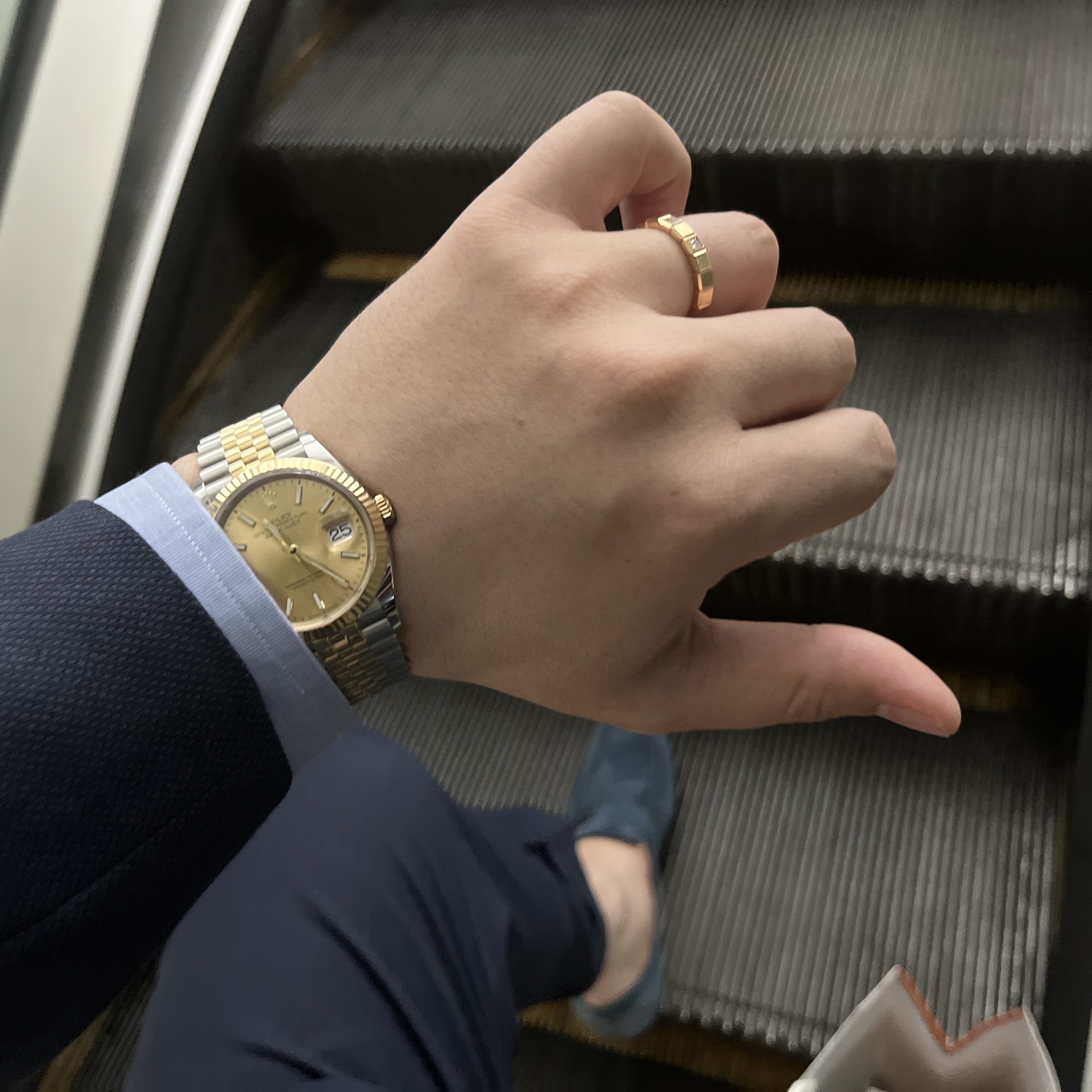 Rolex Datejust 36mm 126233 Champagne Jubilee, Tod's Timeless Suede Loafers Brown 착용 스타일