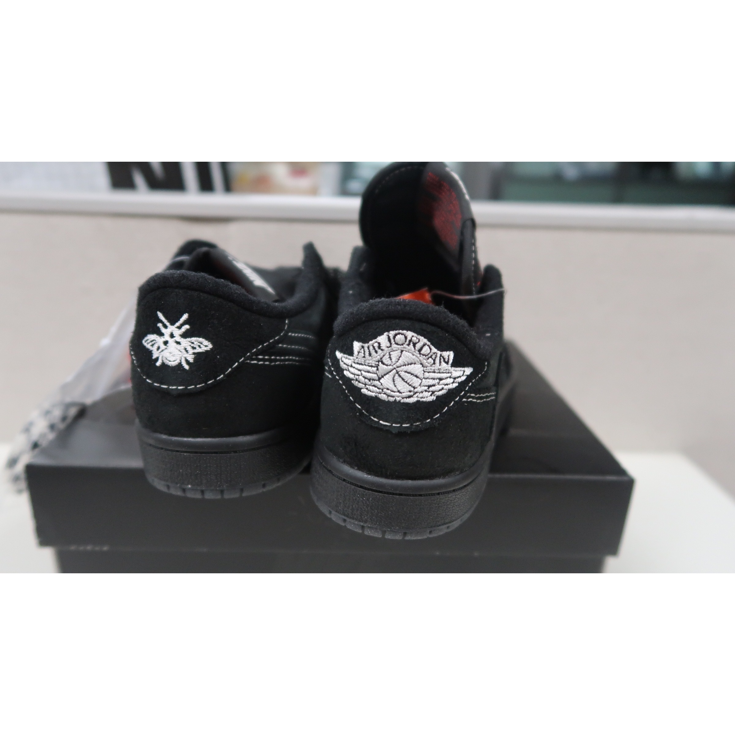 (PS) Jordan 1 x Travis Scott Retro Low OG SP Black Phantom 착용 스타일 - 3
