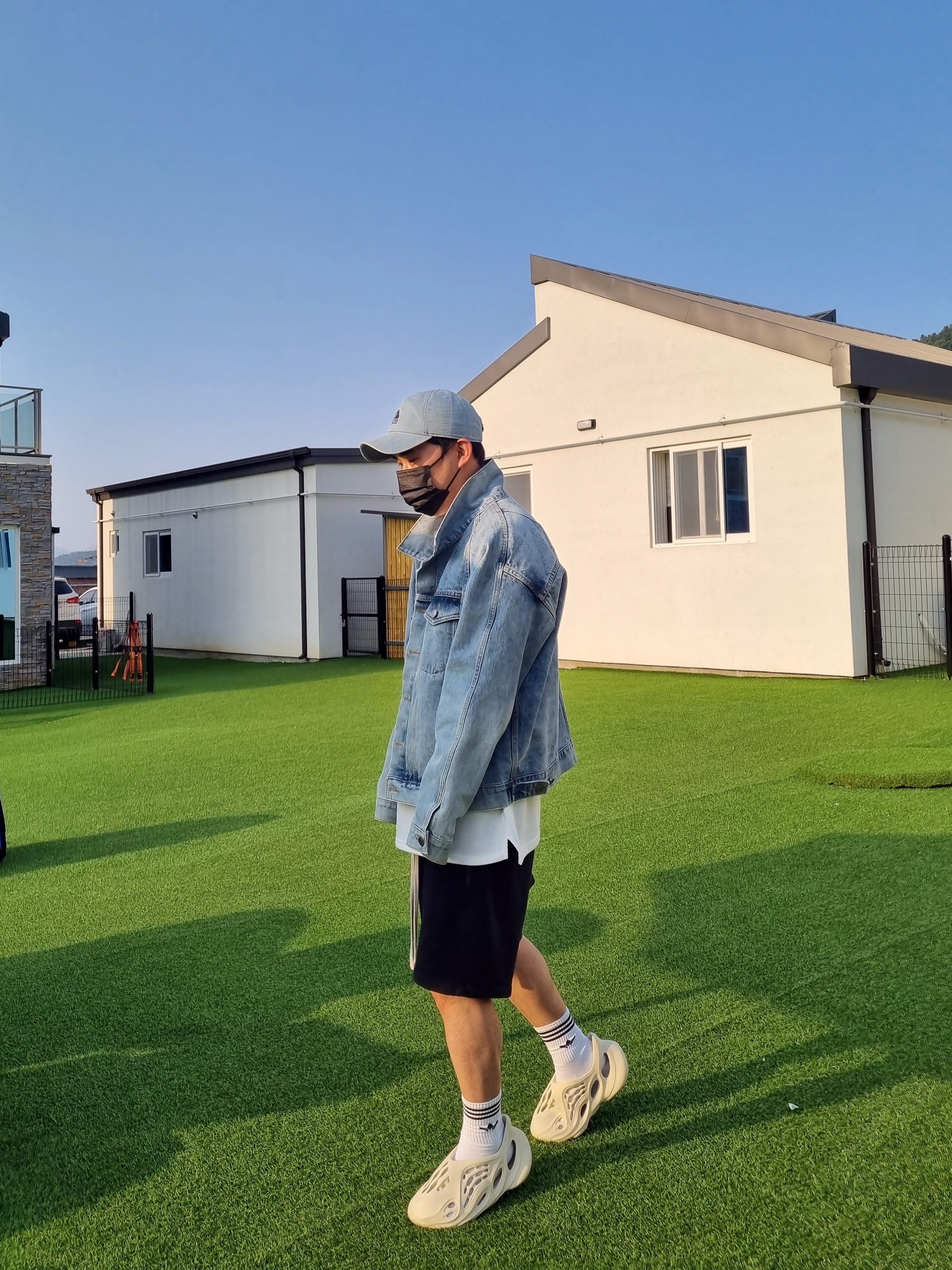 Supreme x Nike ACG Denim 6-Panel Washed Blue - 22FW, Adidas Yeezy Foam RNNR Sand 착용 스타일