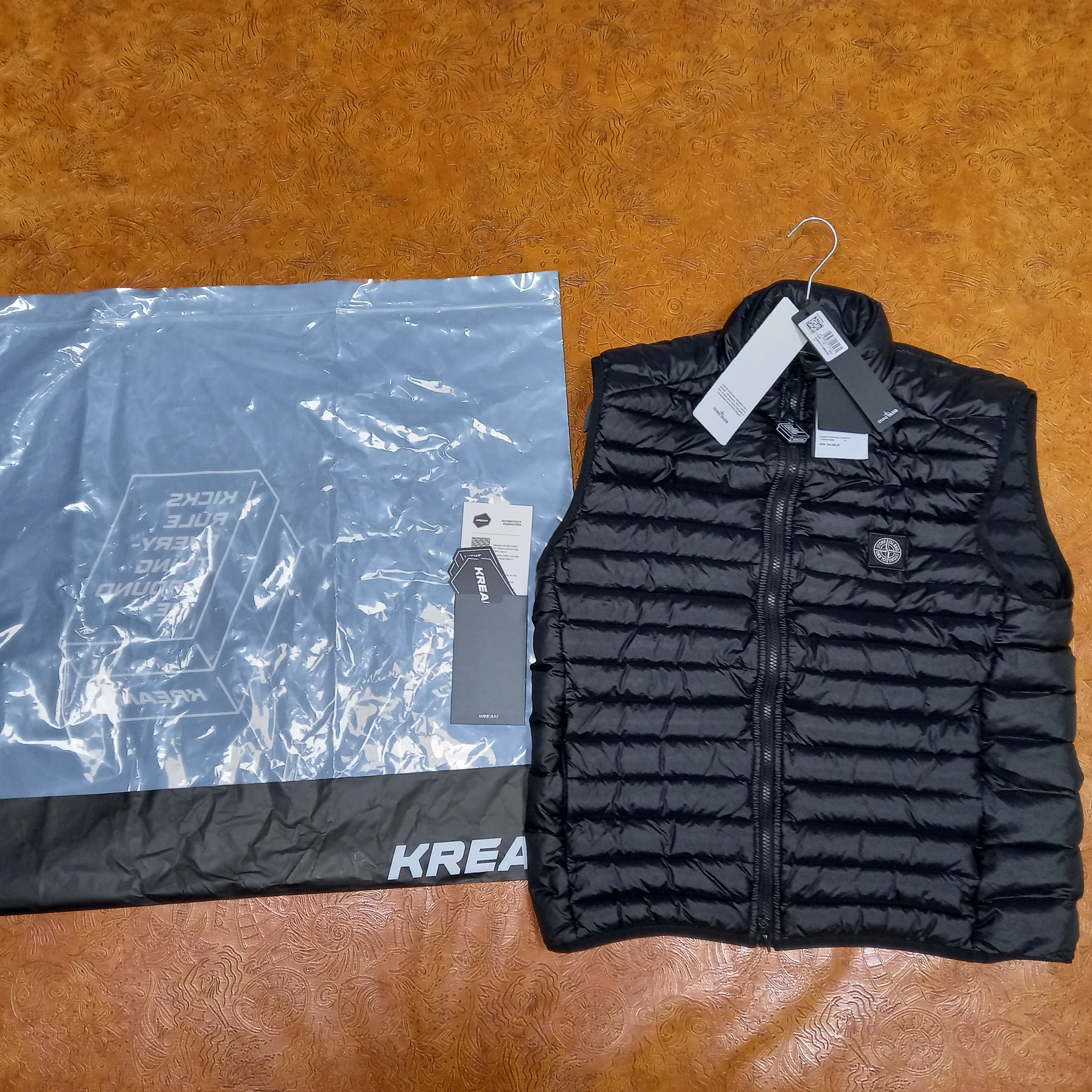Stone Island G0224 Loom Woven Chambers R-Nylon Down-TC Vest Black - 22FW 착용 스타일 - 1