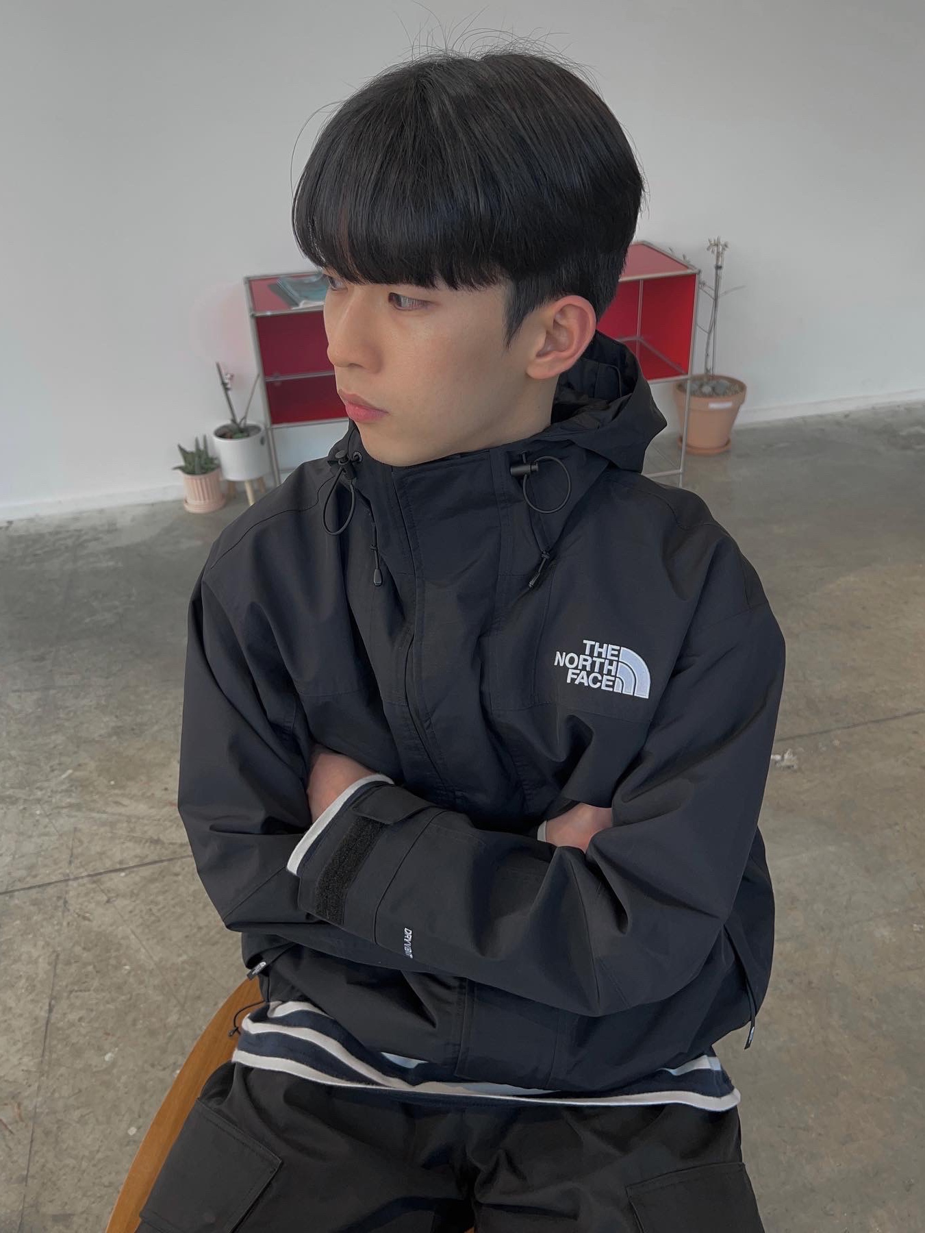 Asics Gel-Kinsei Blast Black, The North Face Hi Mountain Jacket Black 착용 스타일 - 3