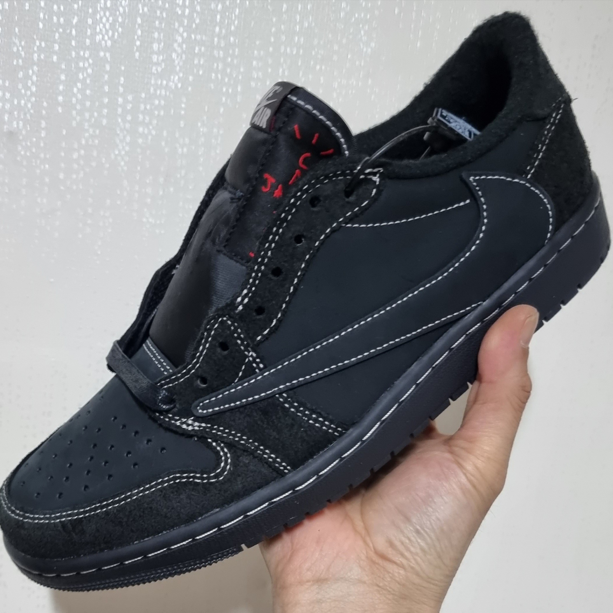 Jordan 1 x Travis Scott Retro Low OG SP Black Phantom 착용 스타일 - 1