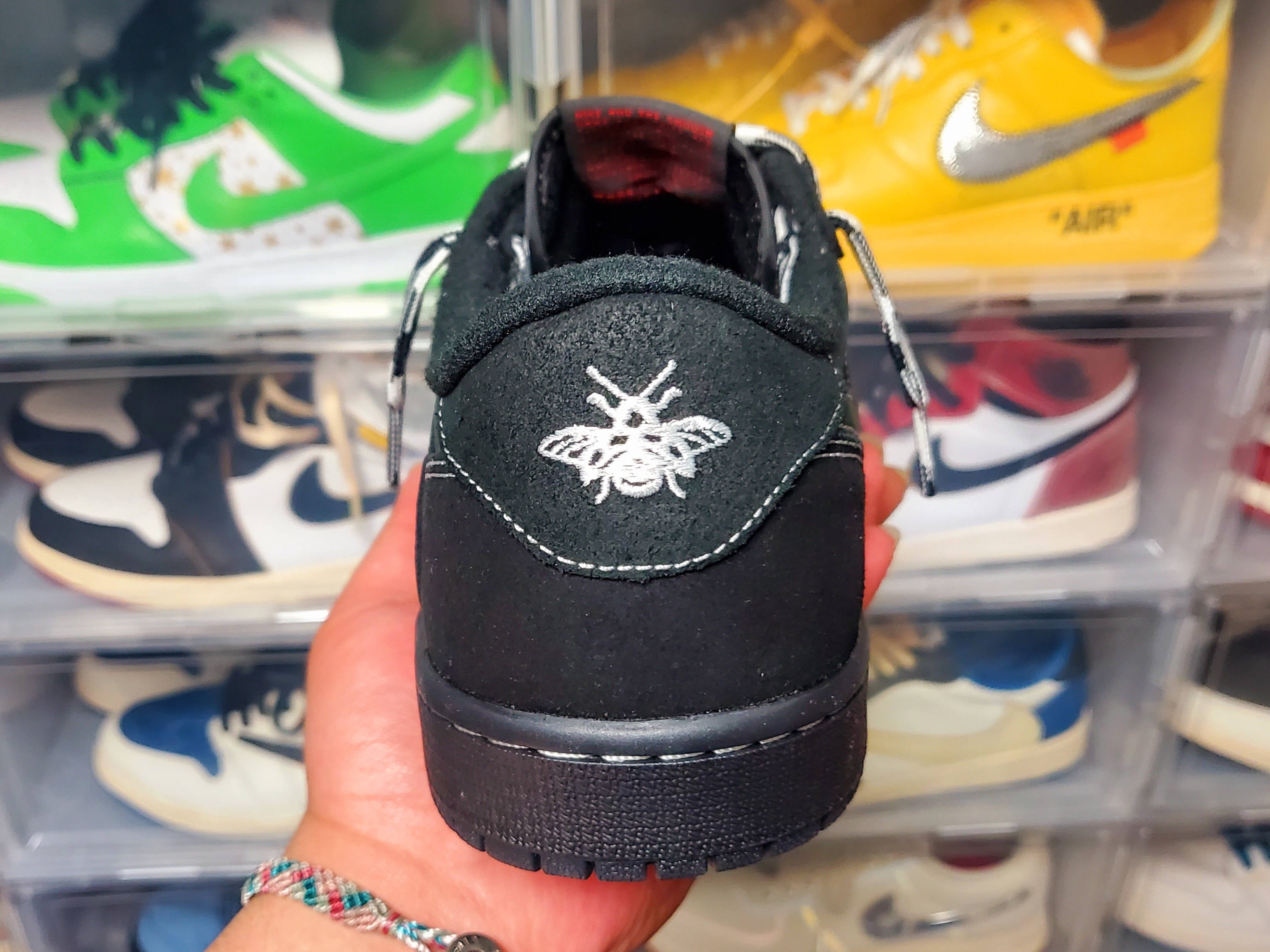 Jordan 1 x Travis Scott Retro Low OG SP Black Phantom 착용 스타일 - 4