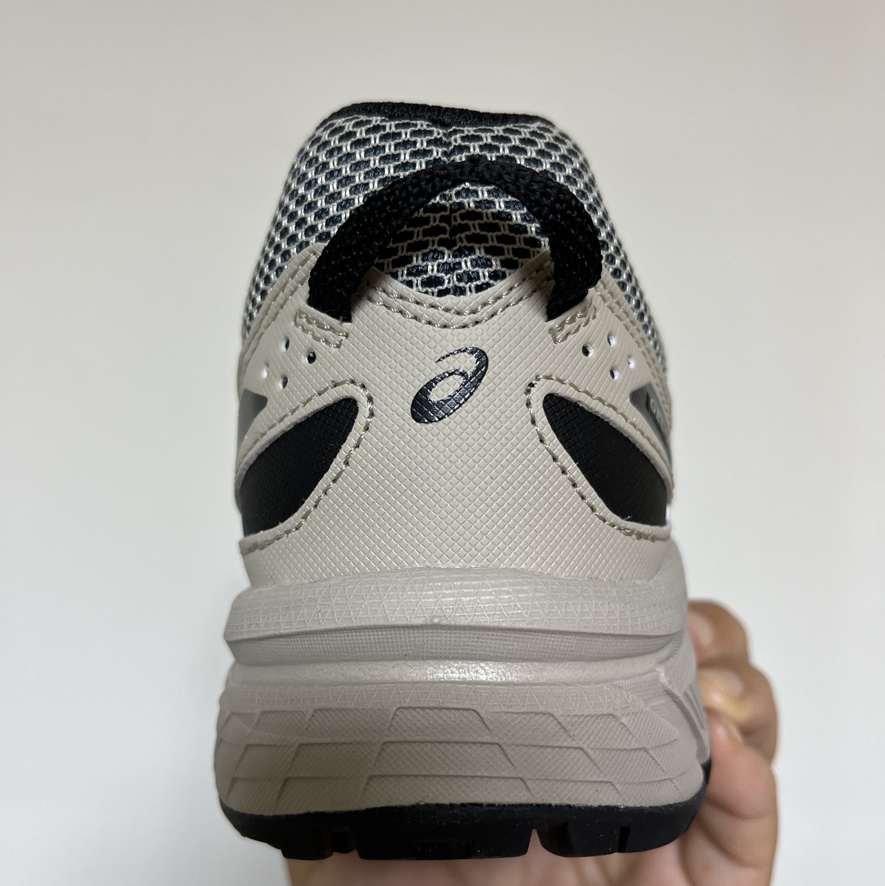 Asics Gel-Venture 6 Feather Grey Black 착용 스타일 - 3