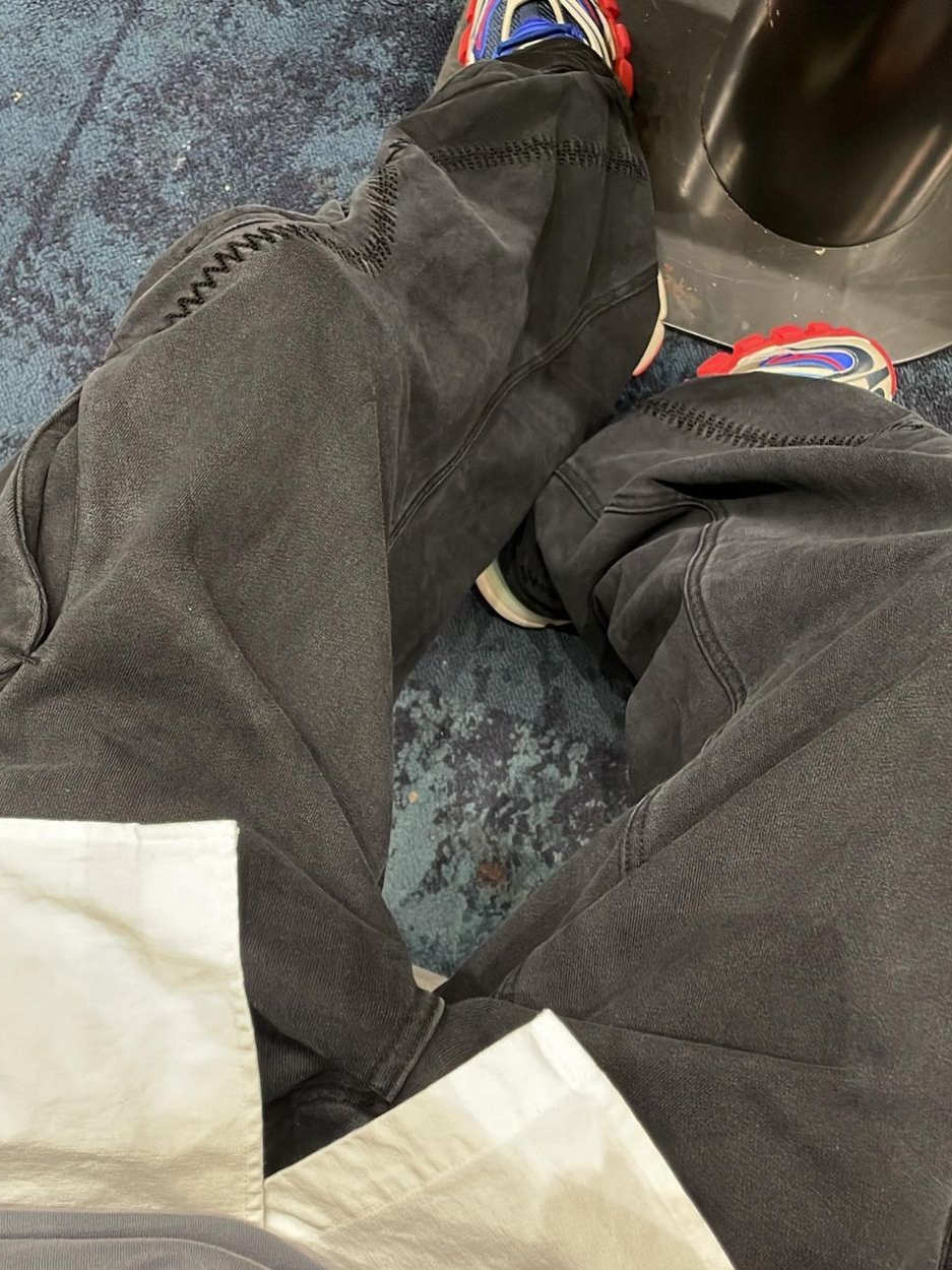 AOP Large Fit Curve Pants Stone Black 착용 스타일 - 3