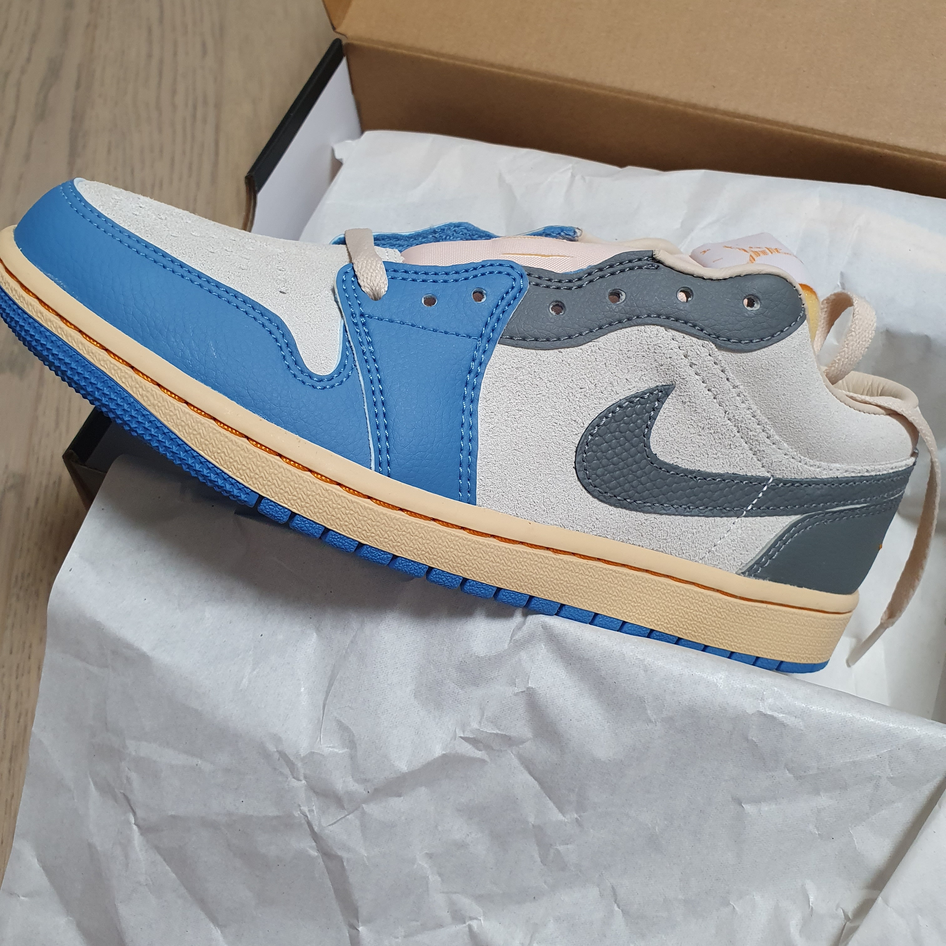 Jordan 1 Low SE Tokyo 96 착용 스타일 - 1