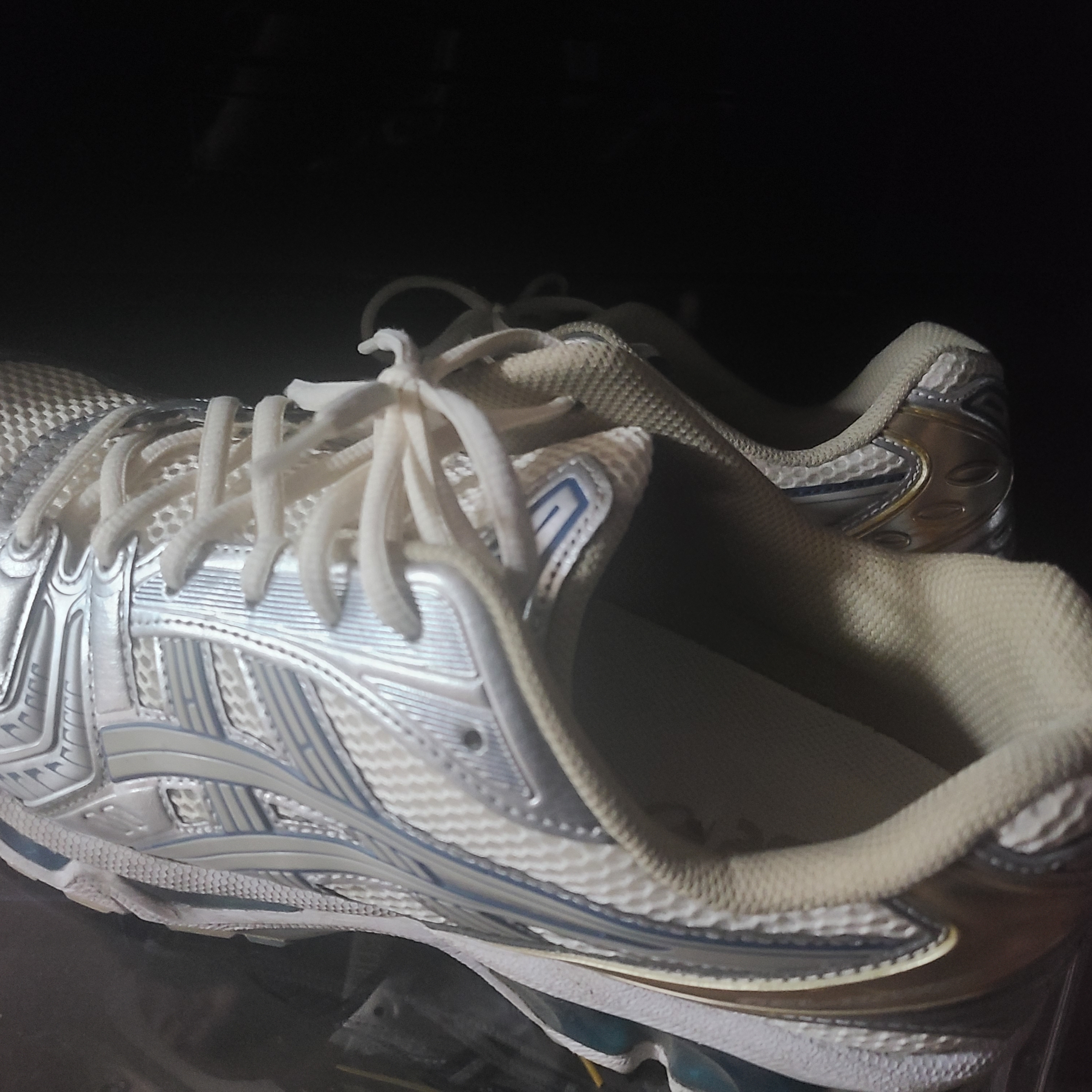 Asics Gel-Kayano 14 Cream Pure Silver 착용 스타일