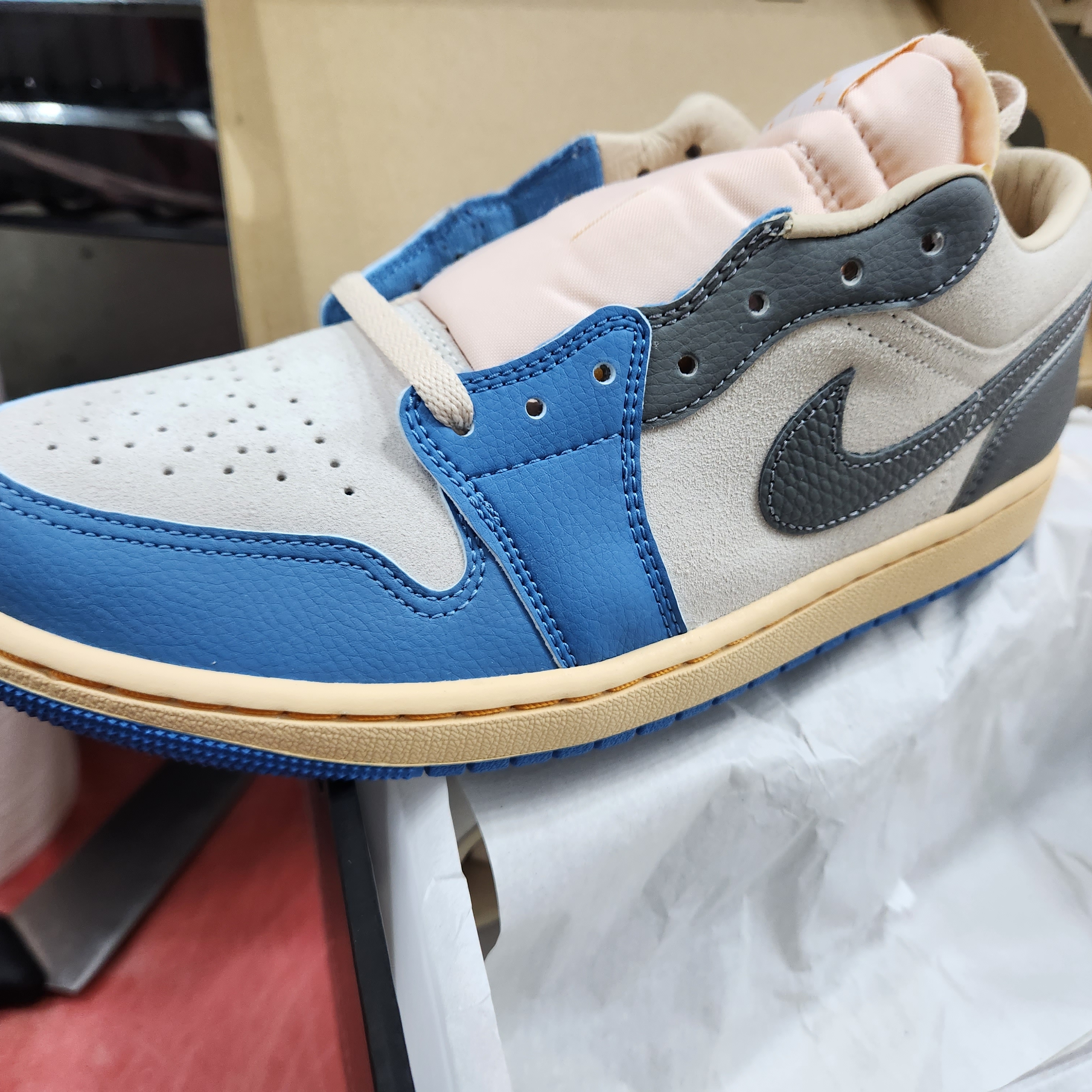 Jordan 1 Low SE Tokyo 96 착용 스타일 - 1