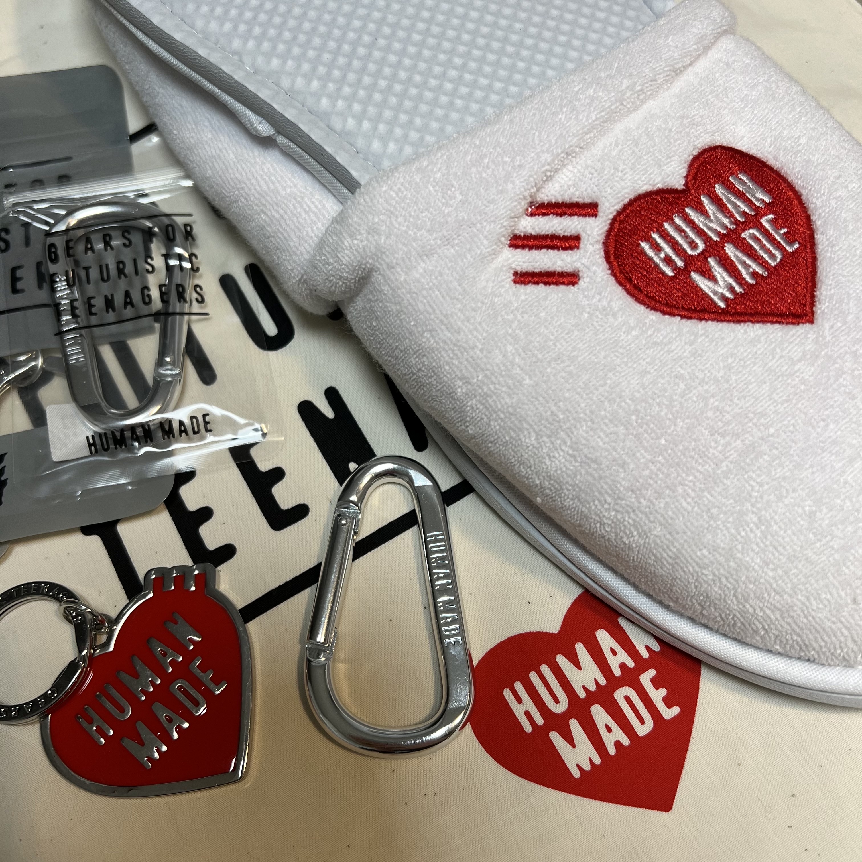 Human Made x Verdy Girls Don't Cry Keyring Red, Human Made x Verdy Girls Don't Cry Room Slippers Red 착용 스타일