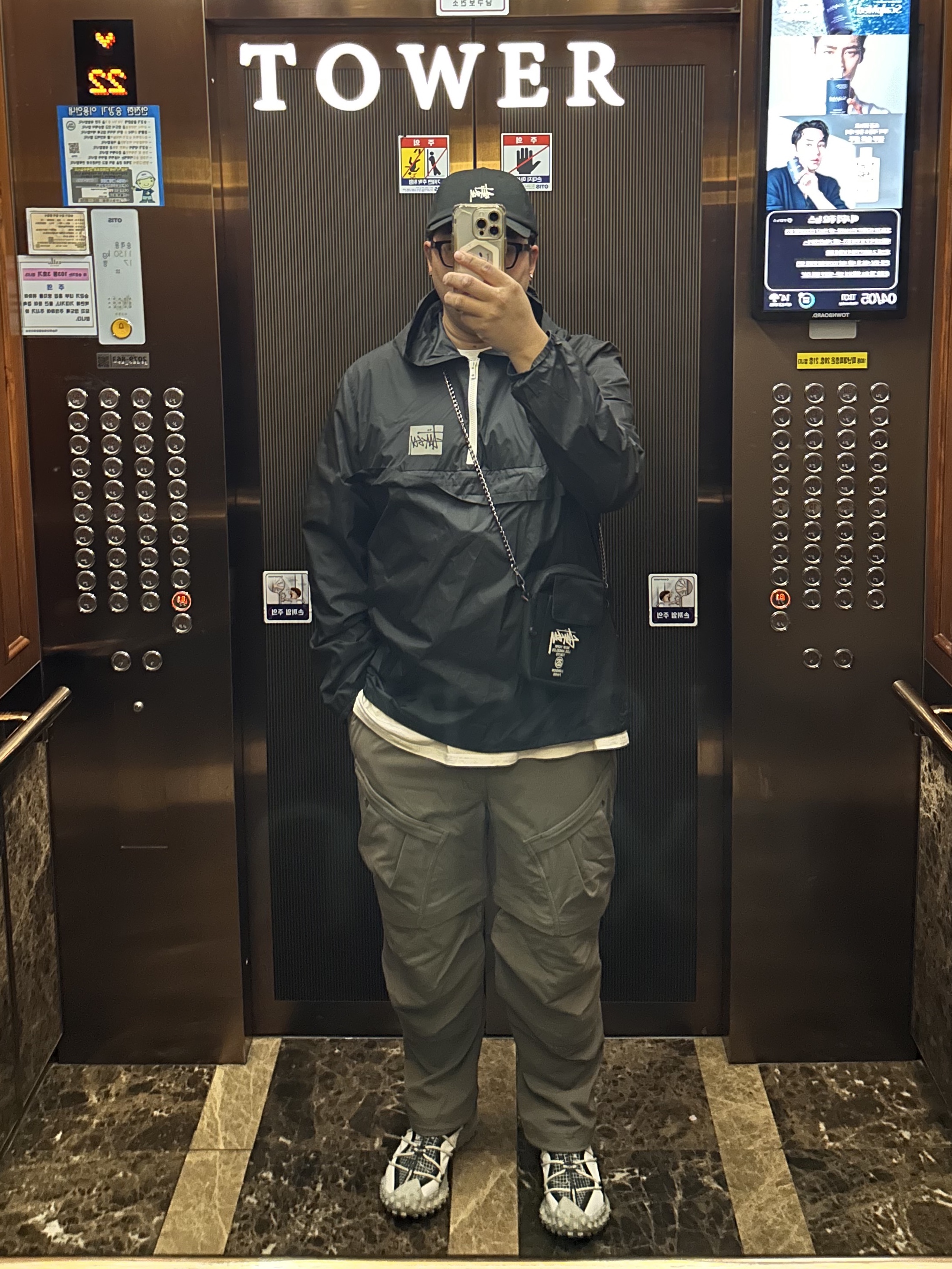 Stussy Stock Low Pro Cap Black, Nike ACG Smith Summit Cargo Pants Olive Grey - US/EU 착용 스타일 - 1